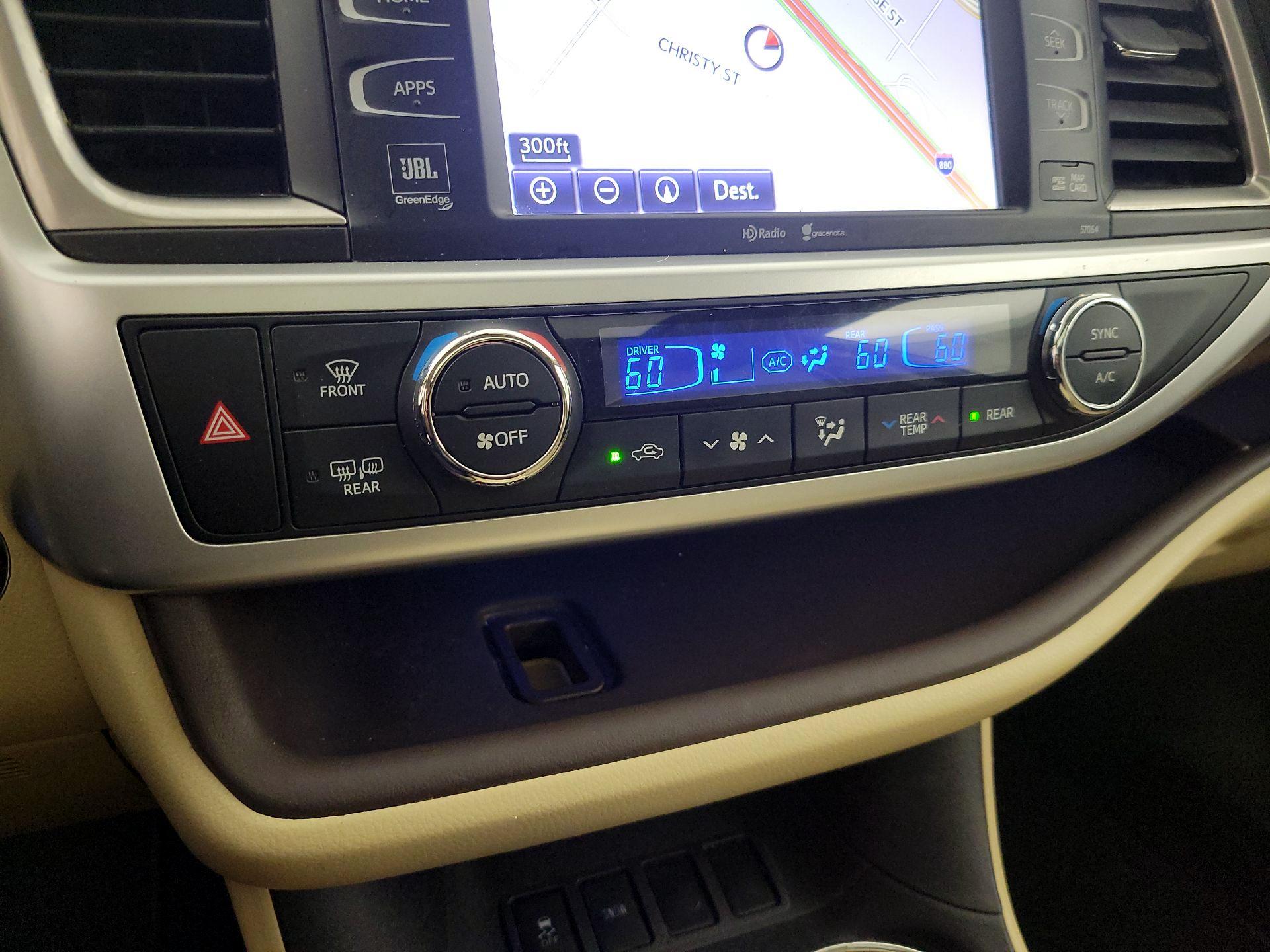 Thumbnail: 2015 Toyota Highlander - 16