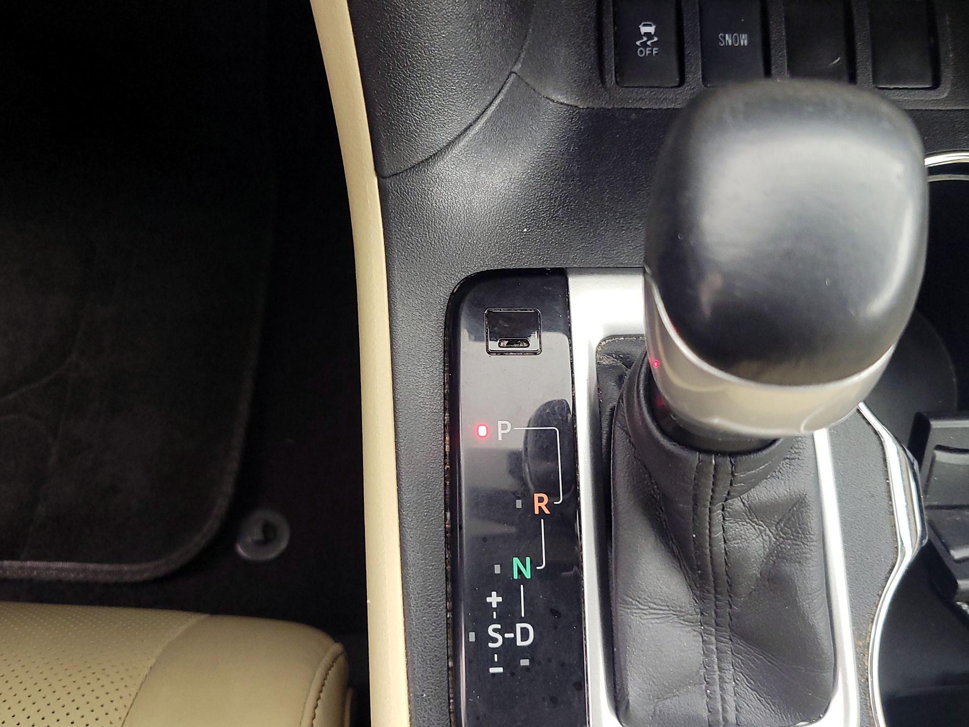 Thumbnail: 2015 Toyota Highlander - 17