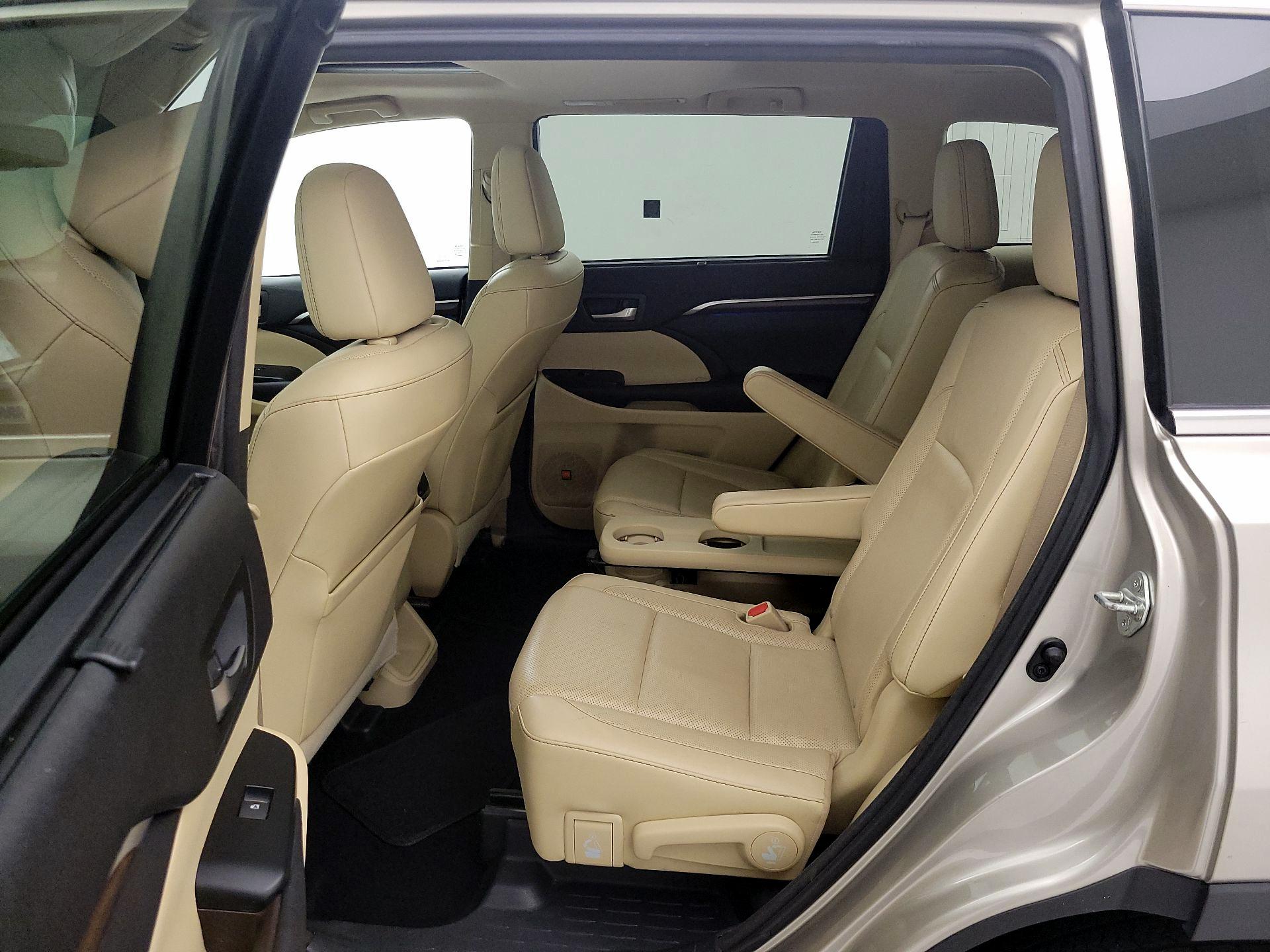 Thumbnail: 2015 Toyota Highlander - 19