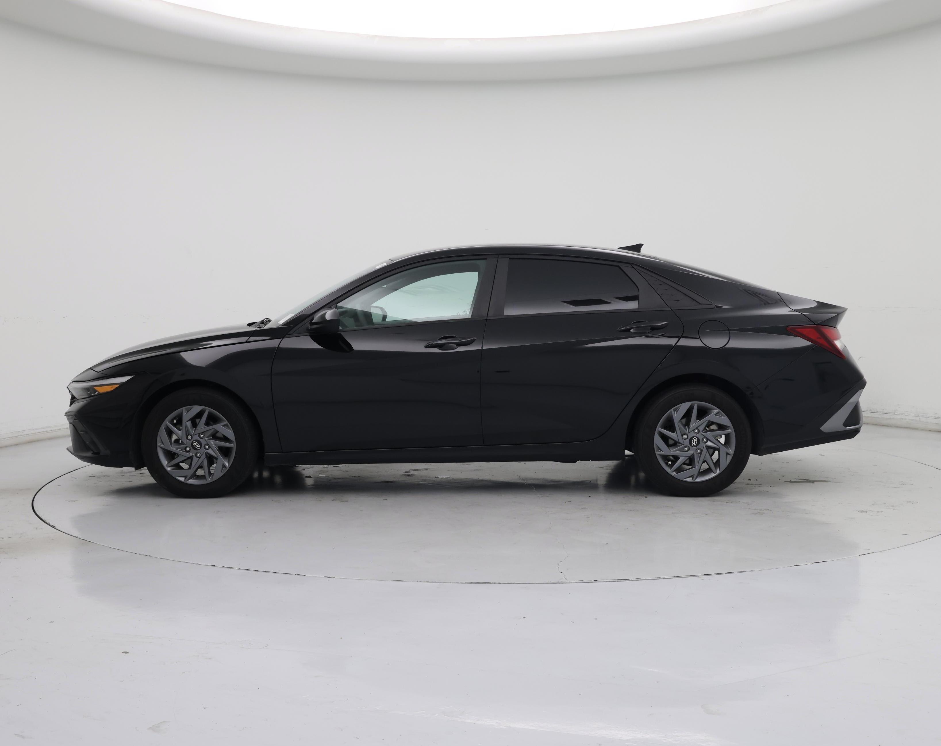 Thumbnail: 2024 Hyundai Elantra - 3