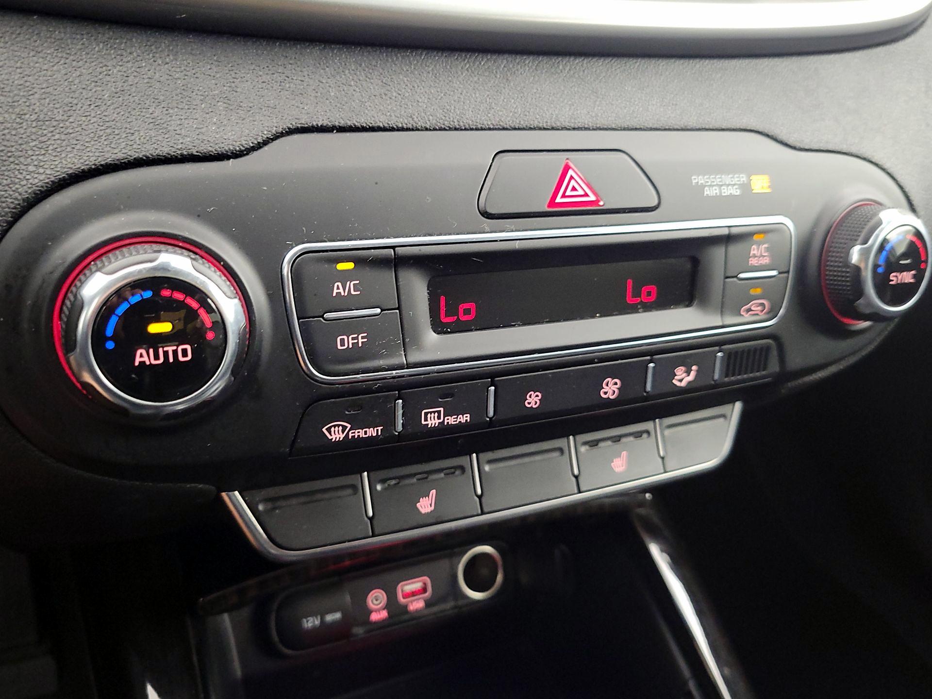 Thumbnail: 2019 Kia Sorento - 16