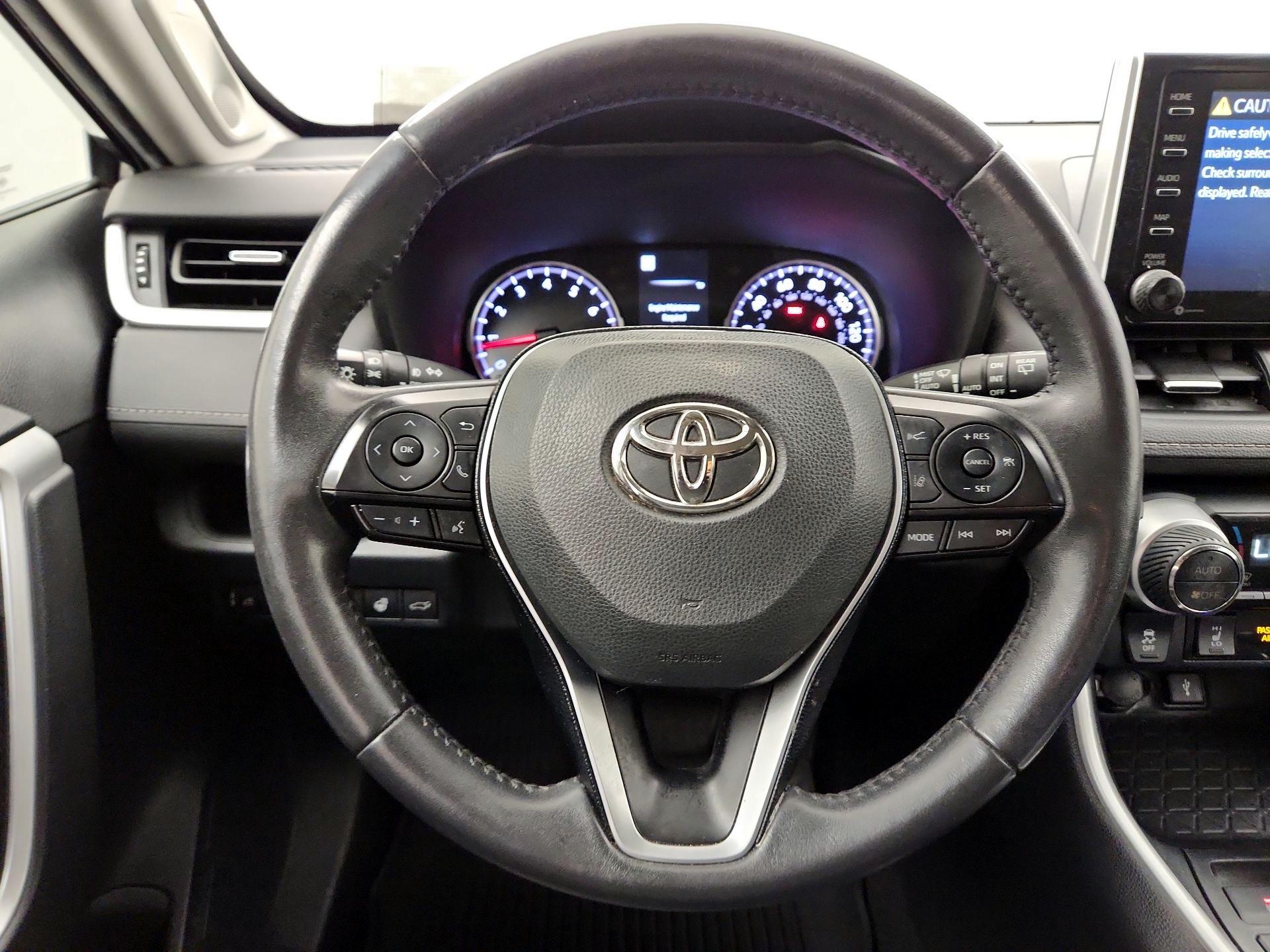 Thumbnail: 2020 Toyota RAV4 - 10