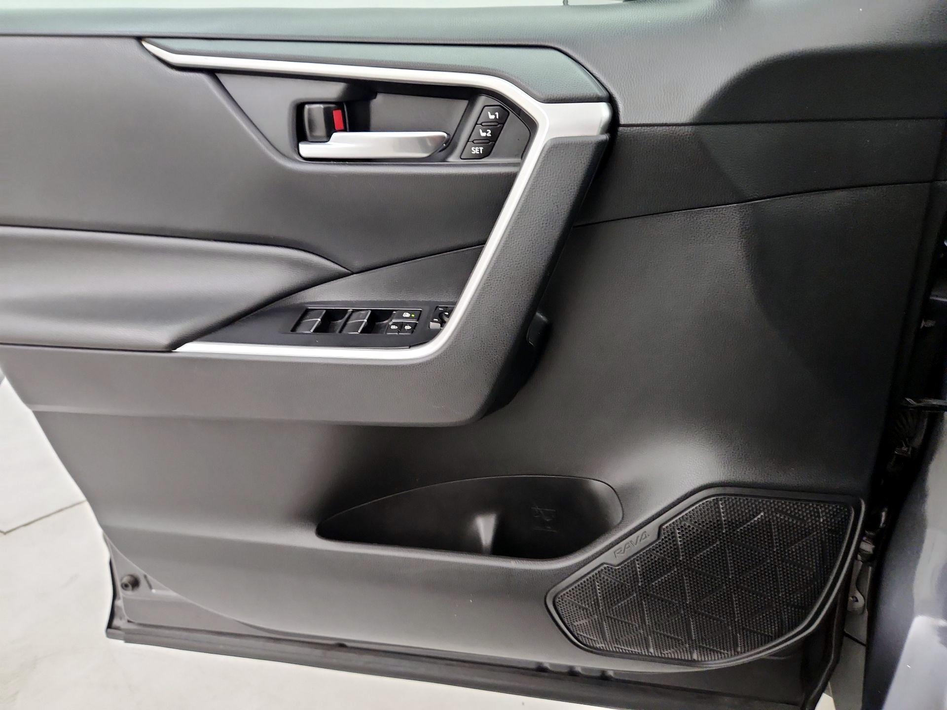 Thumbnail: 2020 Toyota RAV4 - 12