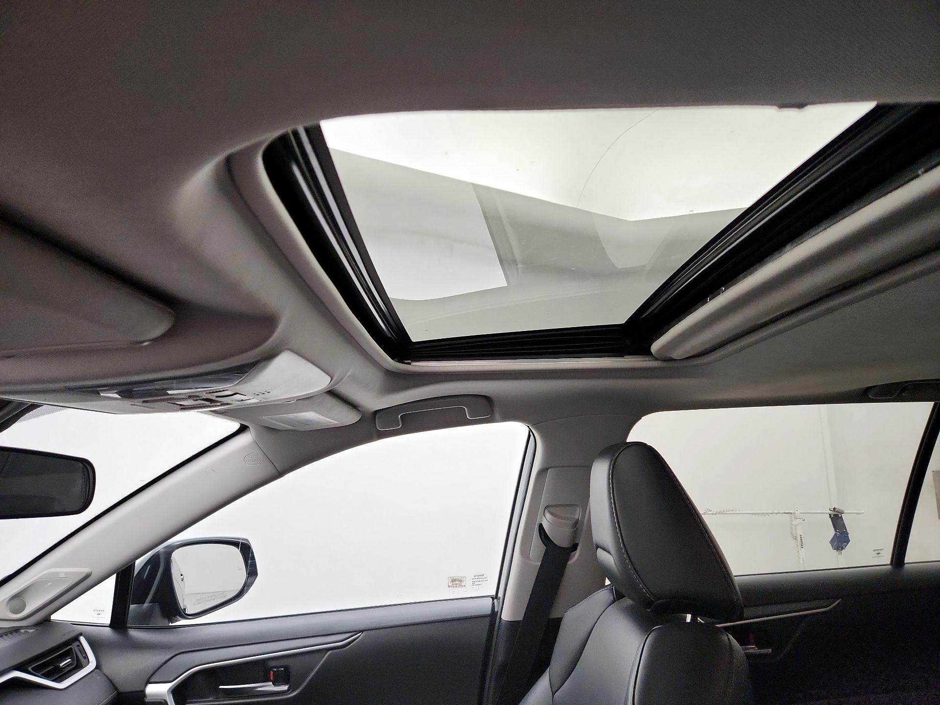Thumbnail: 2020 Toyota RAV4 - 19