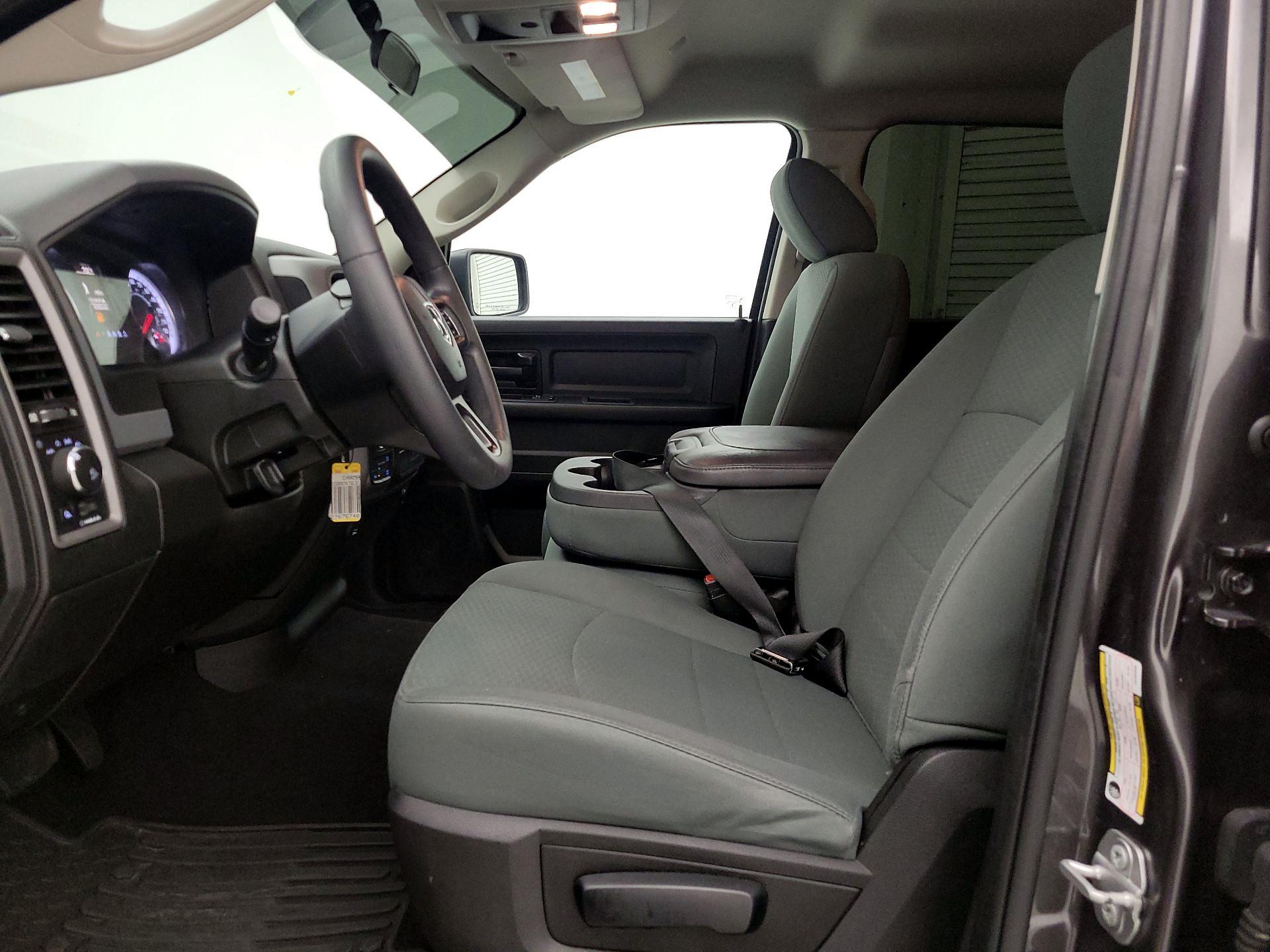 Thumbnail: 2020 RAM 1500 Classic - 11