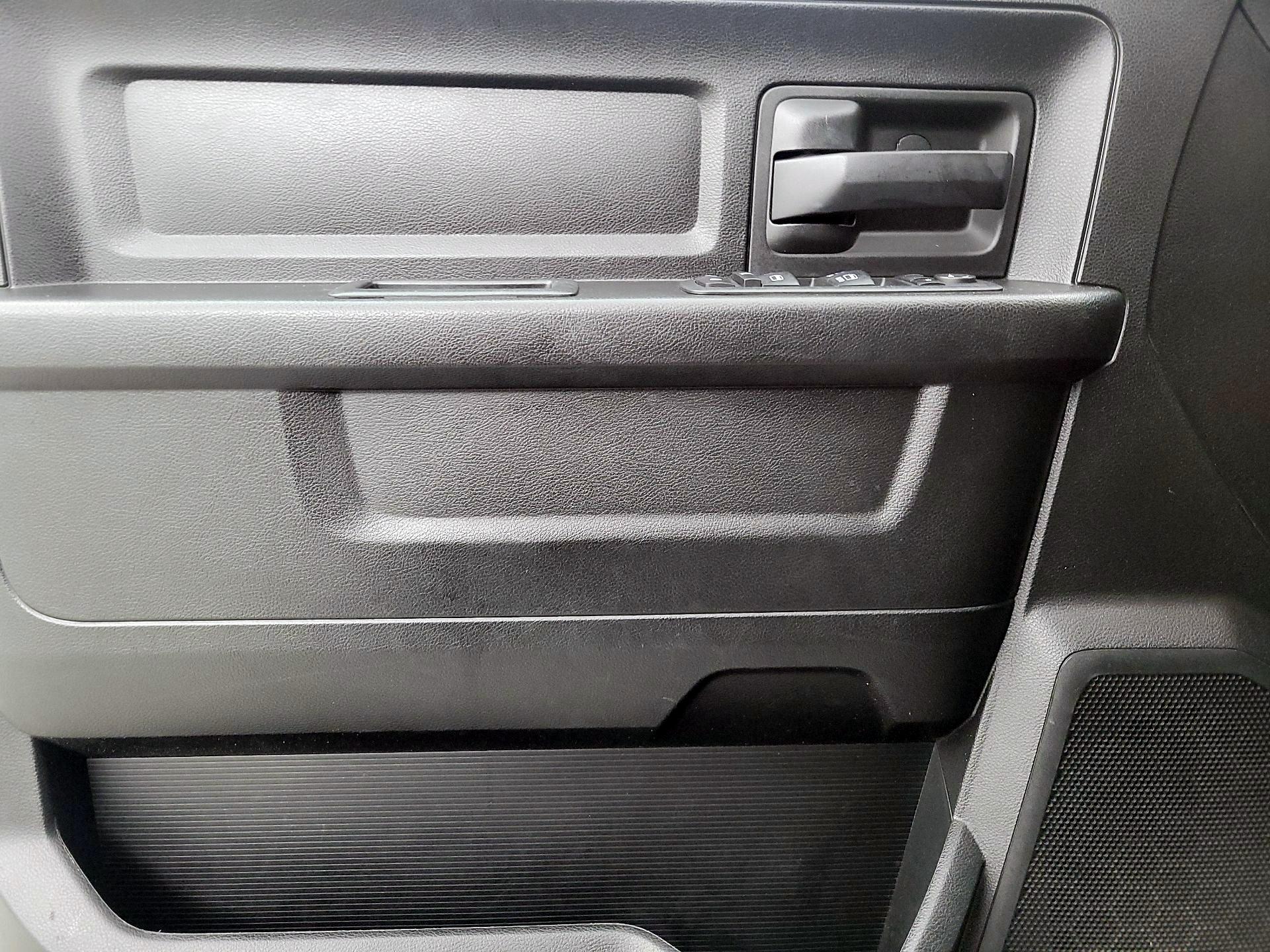 Thumbnail: 2020 RAM 1500 Classic - 12