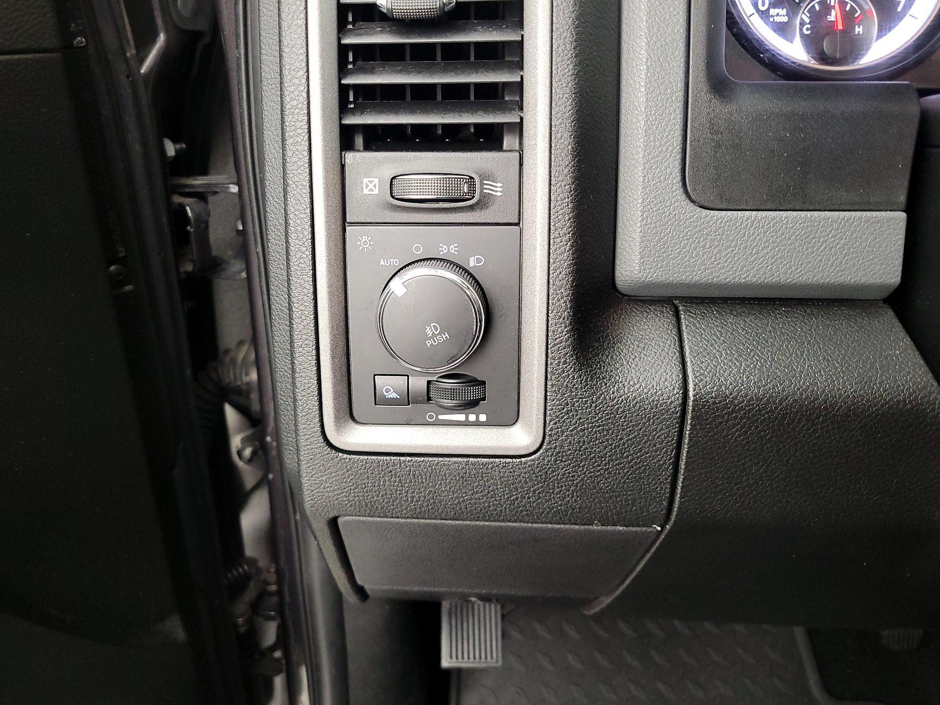 Thumbnail: 2020 RAM 1500 Classic - 13