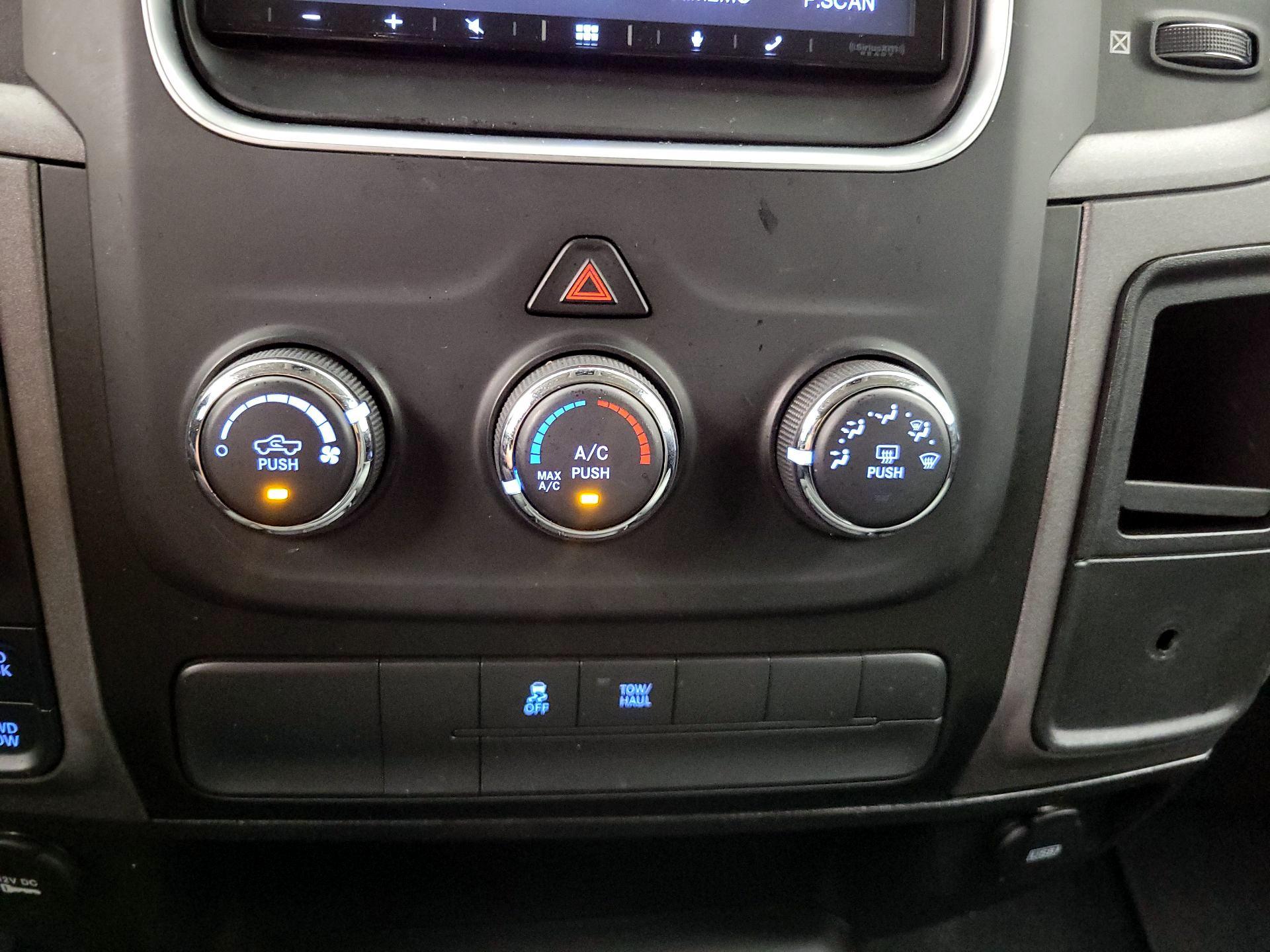 Thumbnail: 2020 RAM 1500 Classic - 16