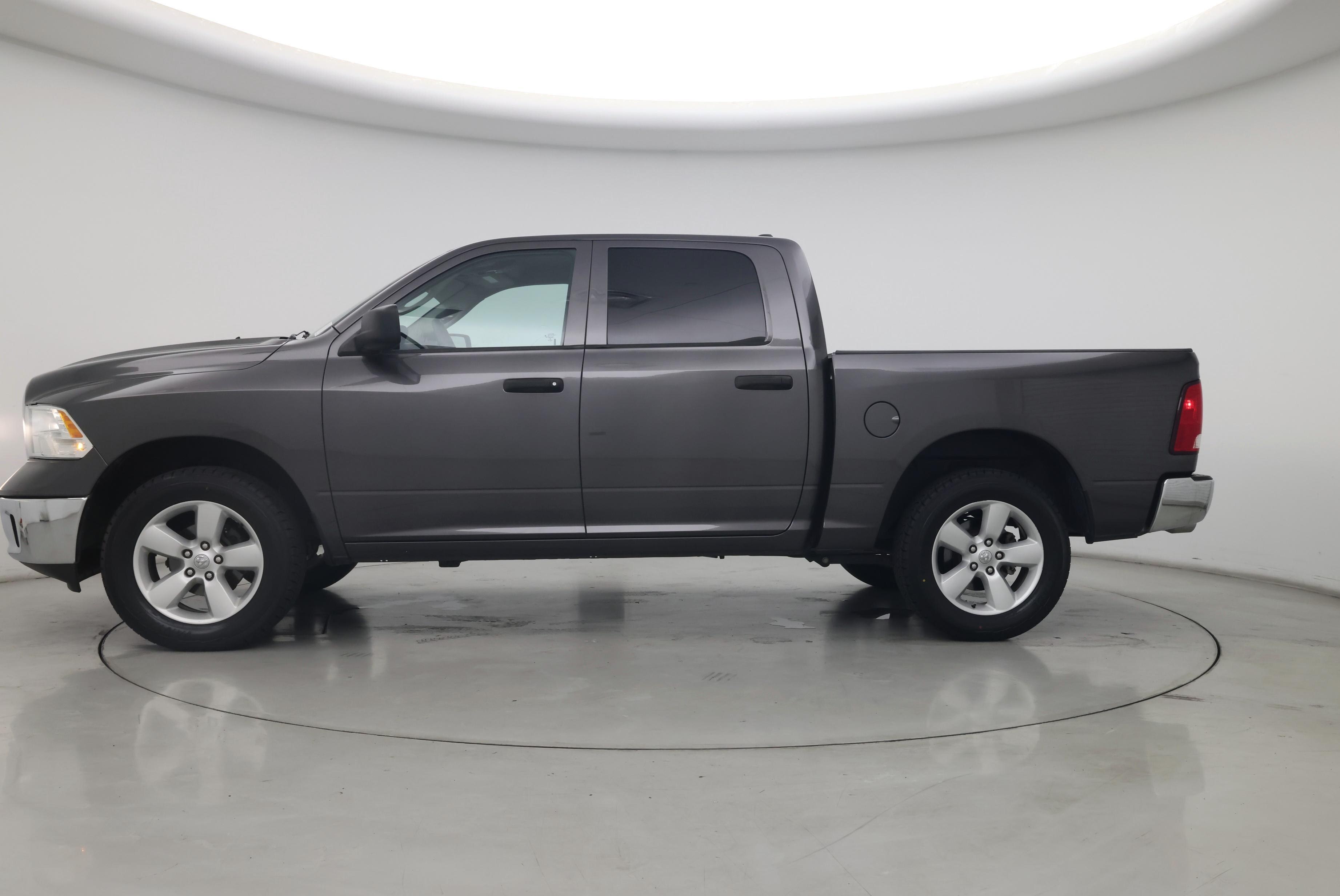 Thumbnail: 2020 RAM 1500 Classic - 3