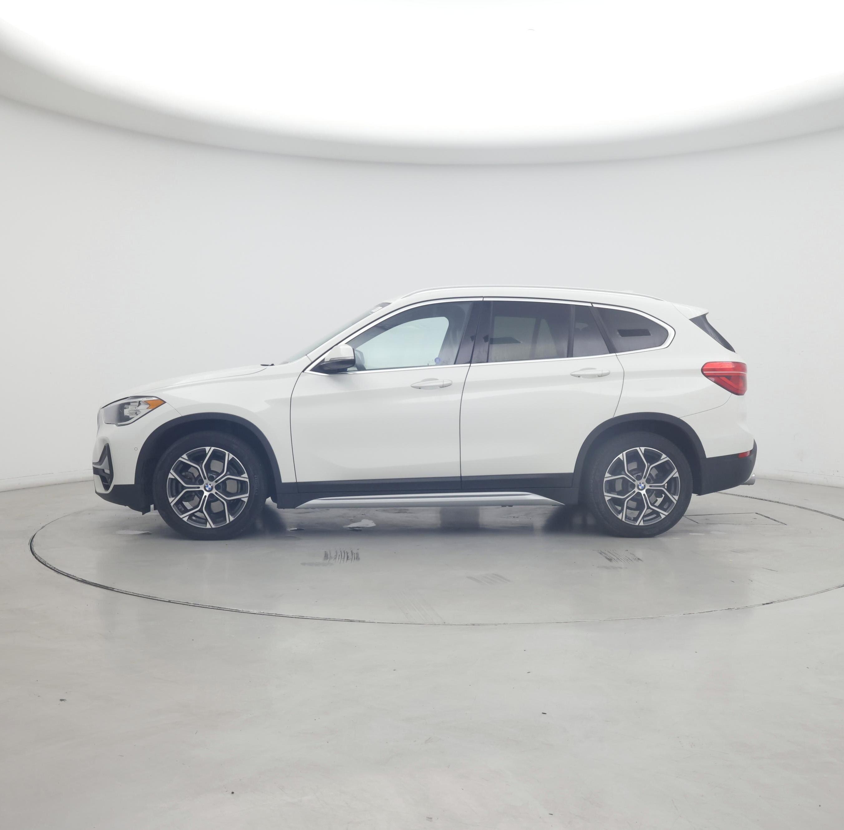 Thumbnail: 2020 BMW X1 - 3