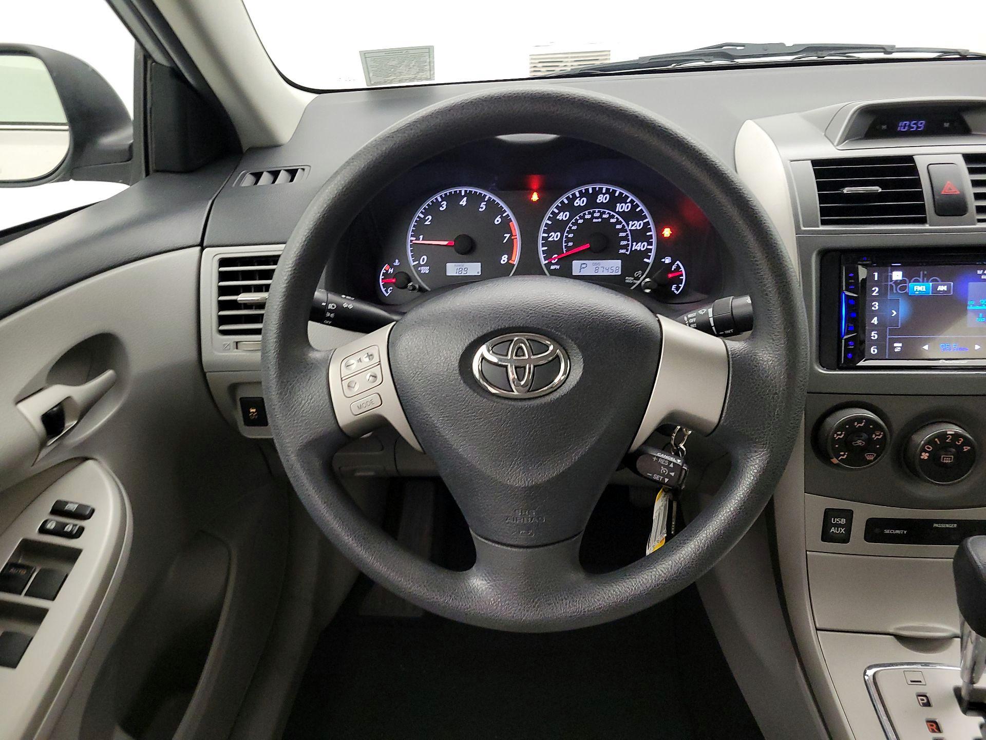 Thumbnail: 2013 Toyota Corolla - 10