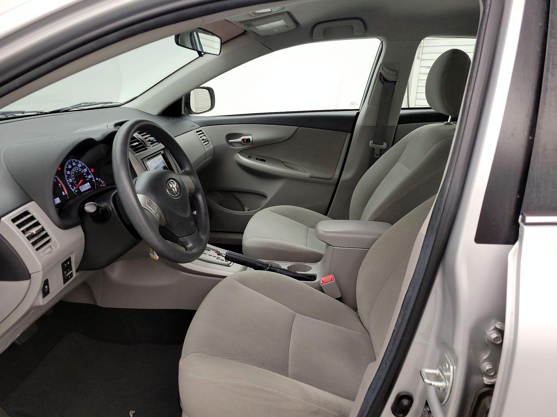 Thumbnail: 2013 Toyota Corolla - 11