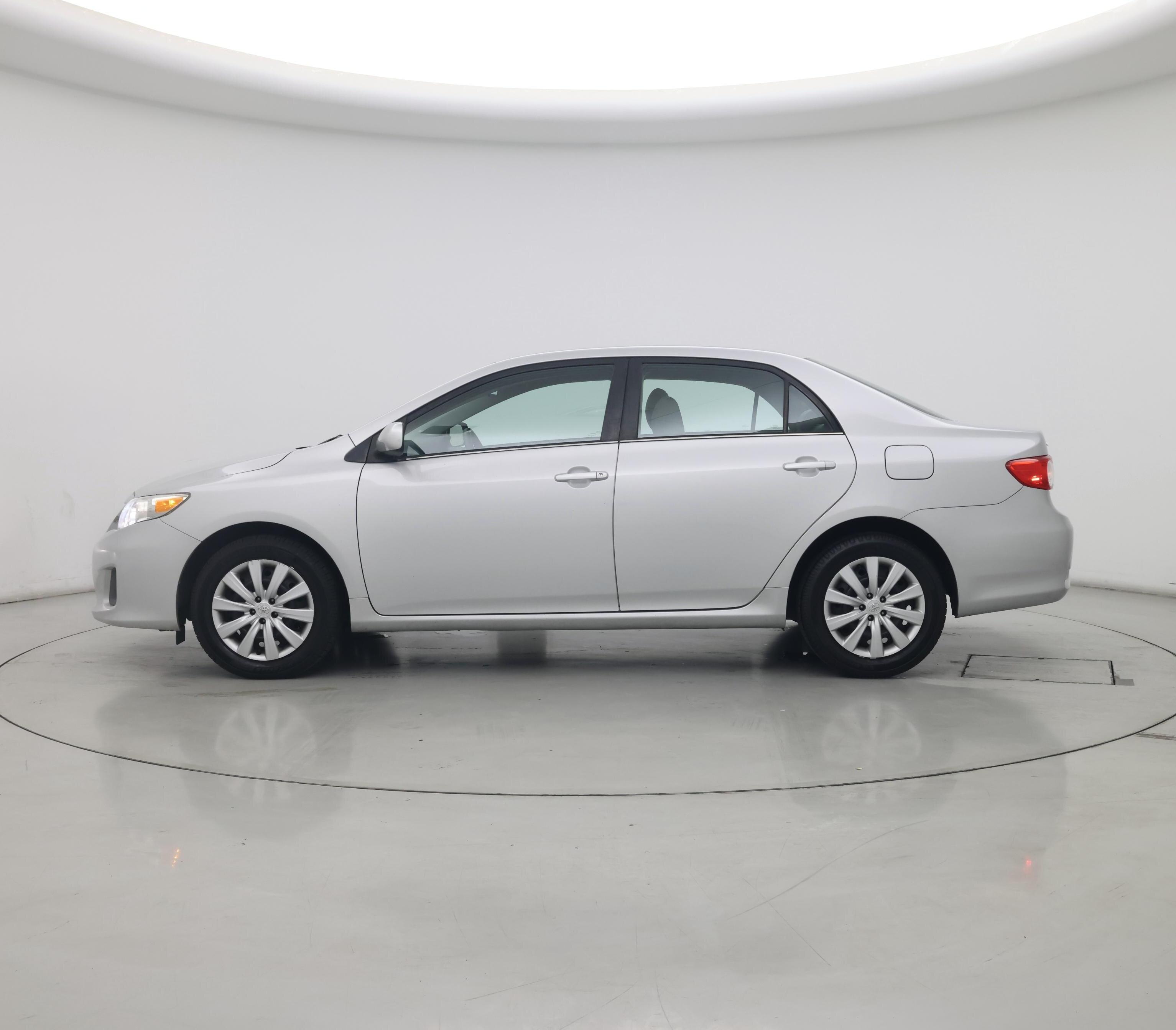 Thumbnail: 2013 Toyota Corolla - 3