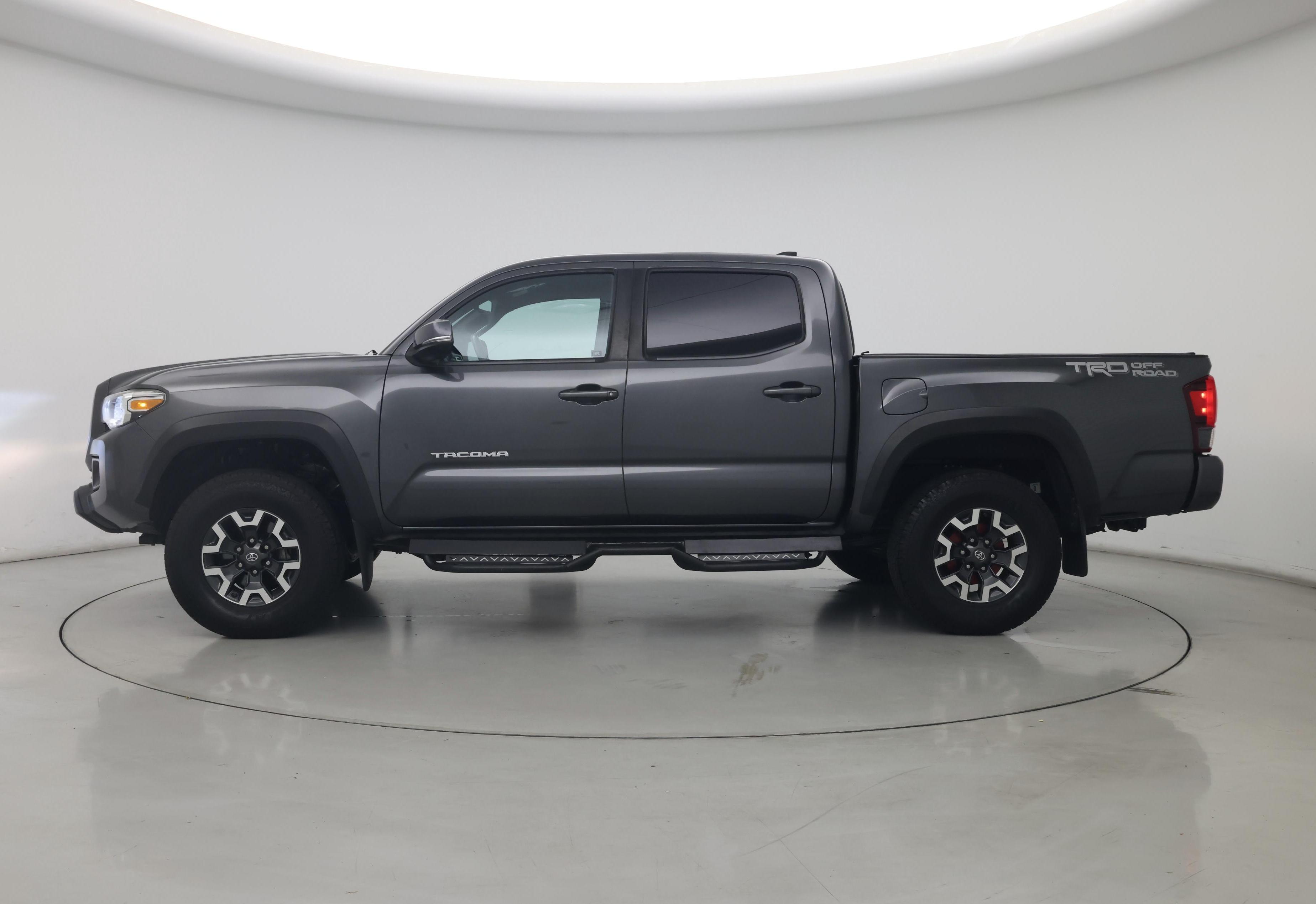 Thumbnail: 2019 Toyota Tacoma - 3