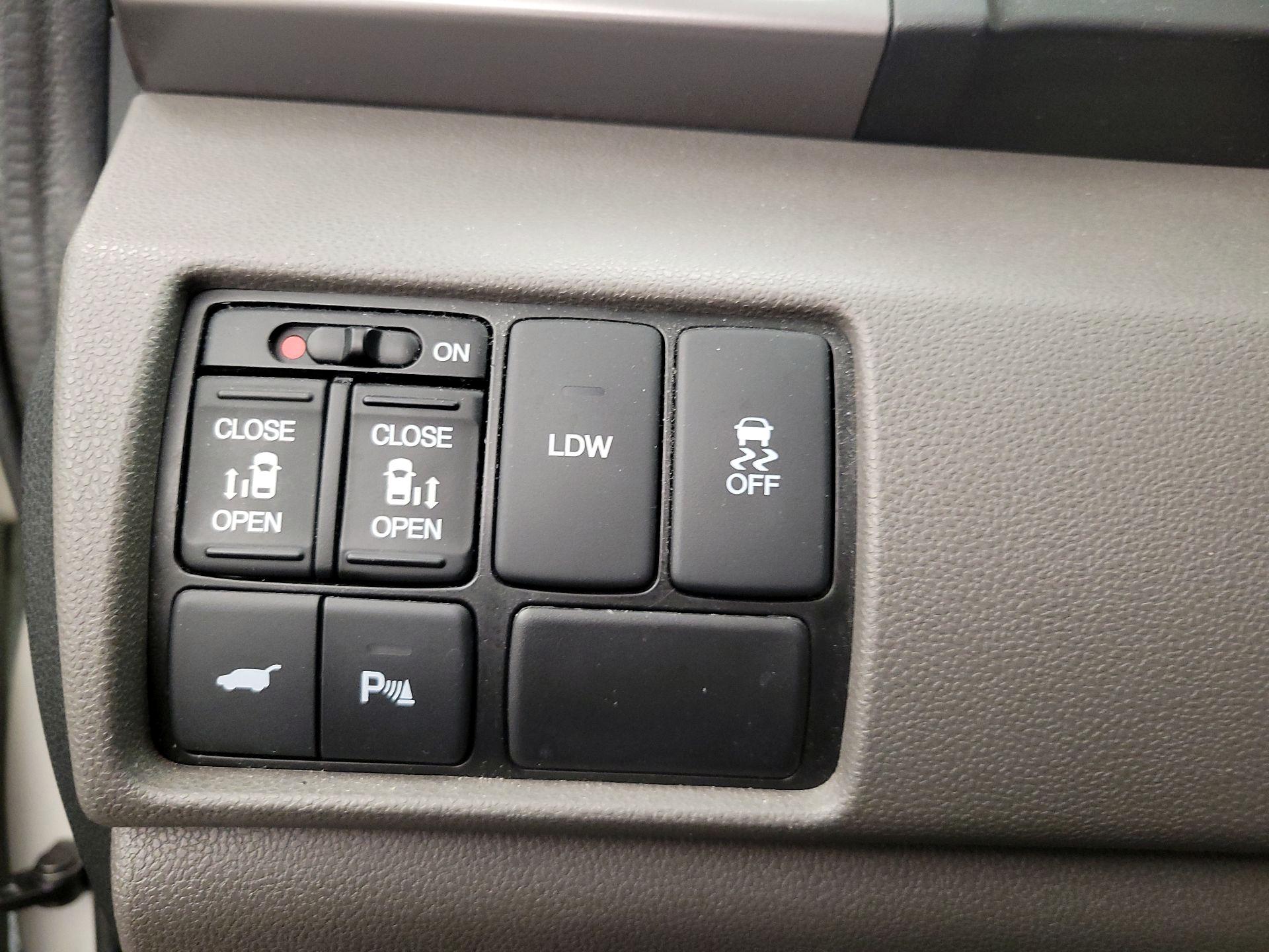 Thumbnail: 2016 Honda Odyssey - 13
