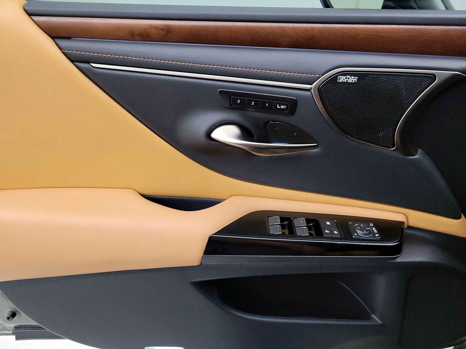 Thumbnail: 2025 Lexus ES - 12