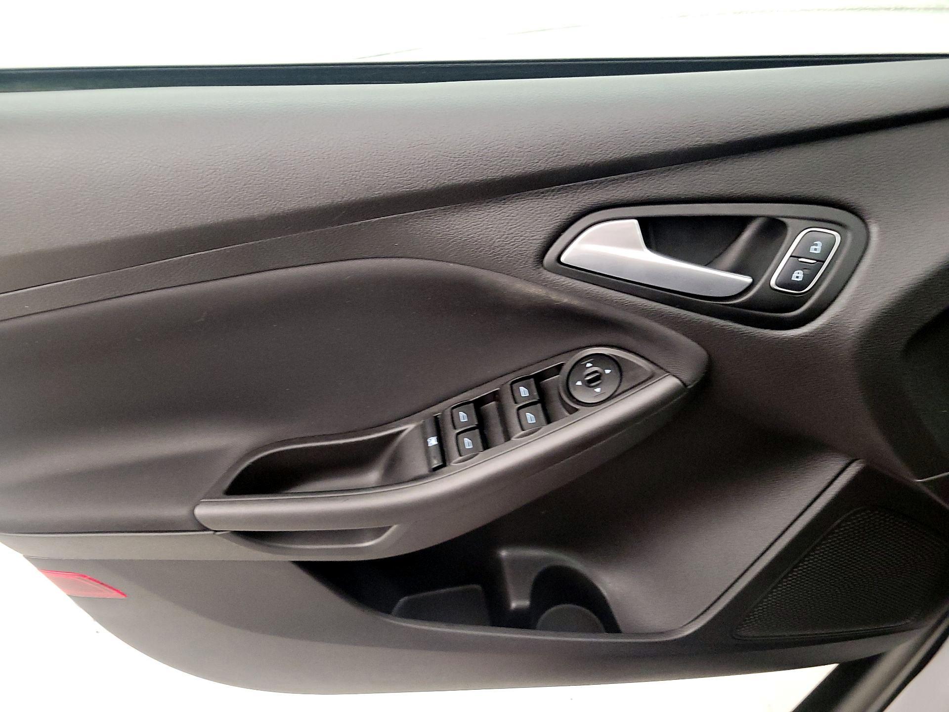 Thumbnail: 2018 Ford Focus - 12