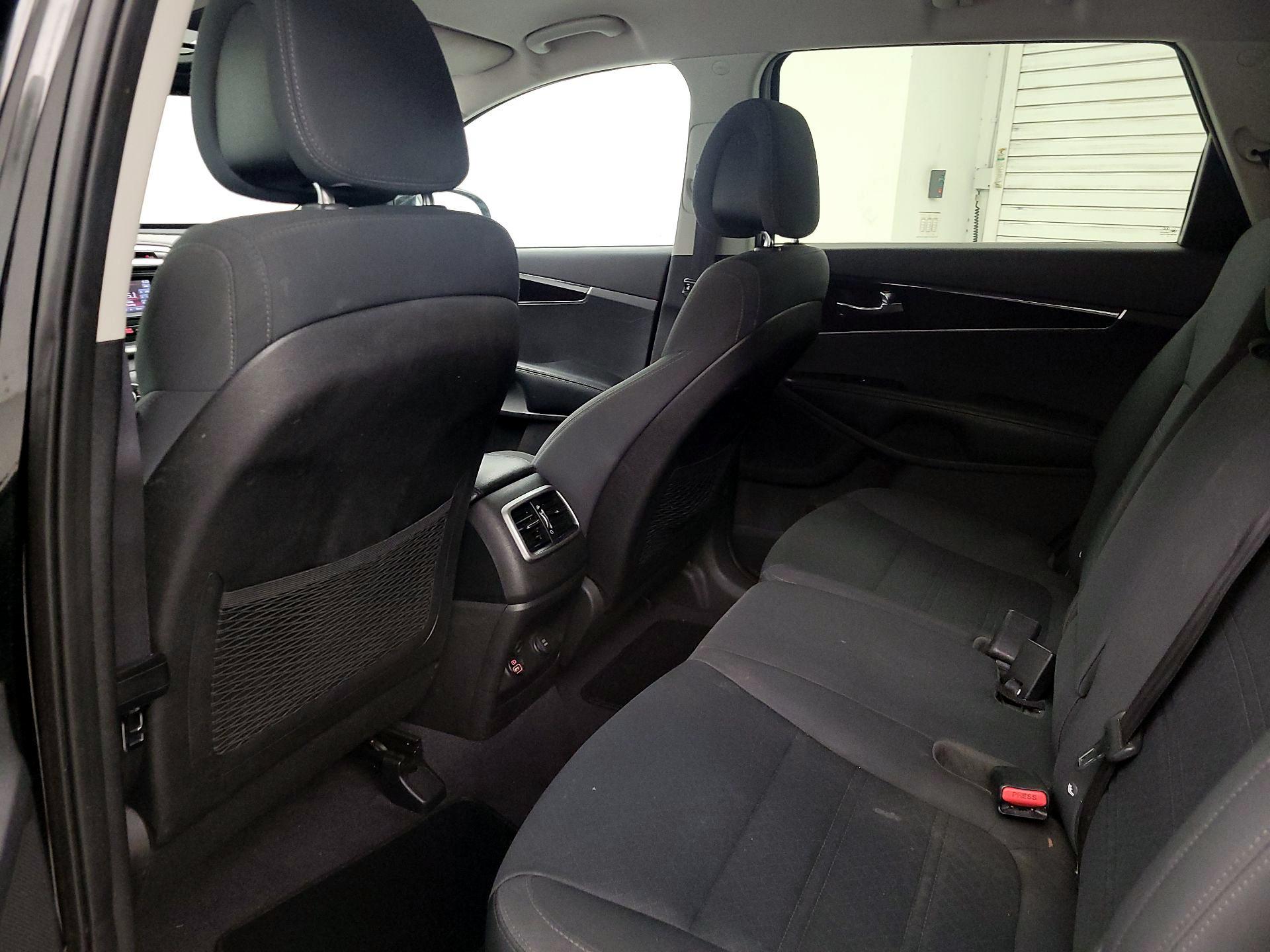 Thumbnail: 2016 Kia Sorento - 19