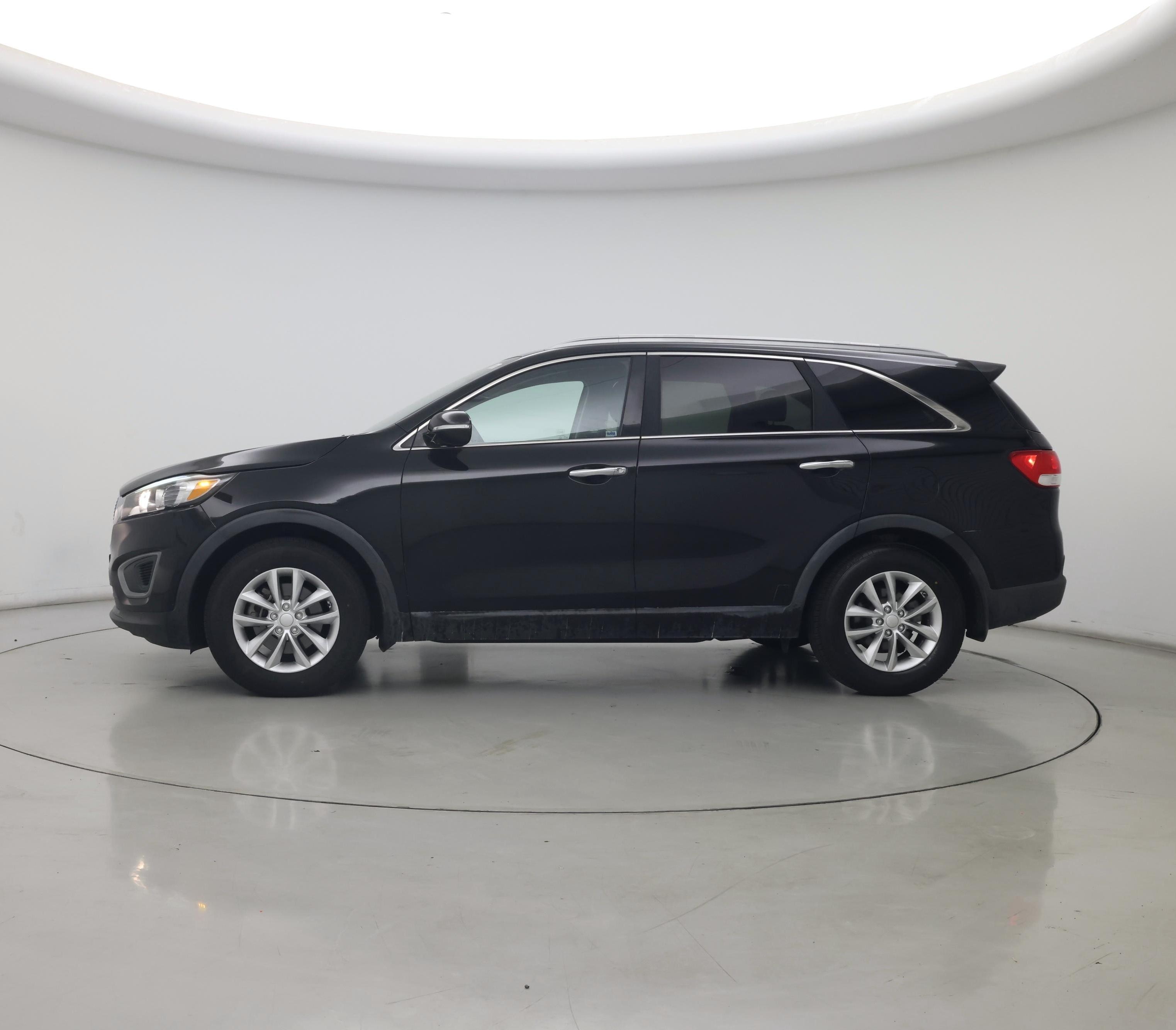 Thumbnail: 2016 Kia Sorento - 3