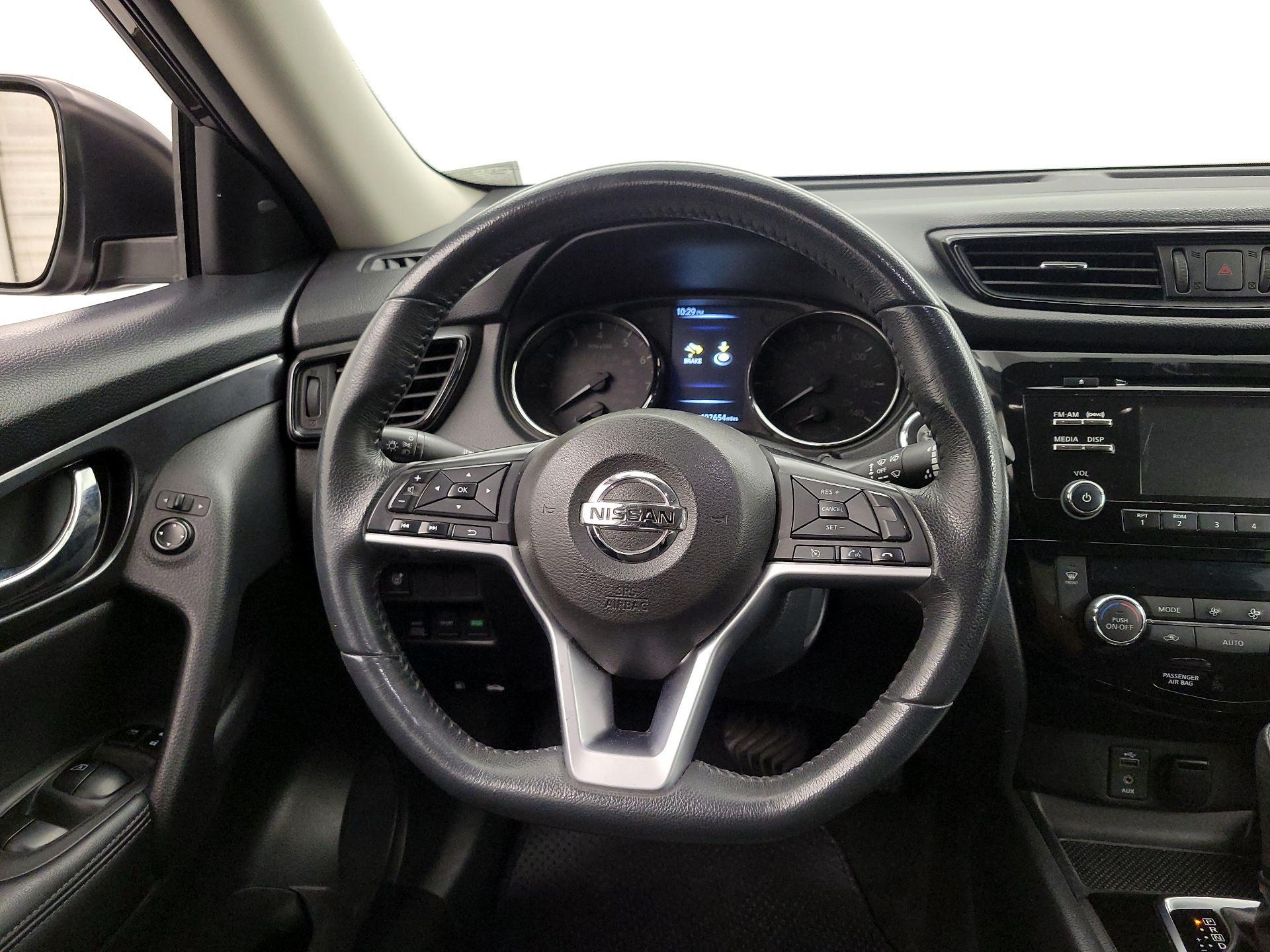 Thumbnail: 2017 Nissan Rogue - 10