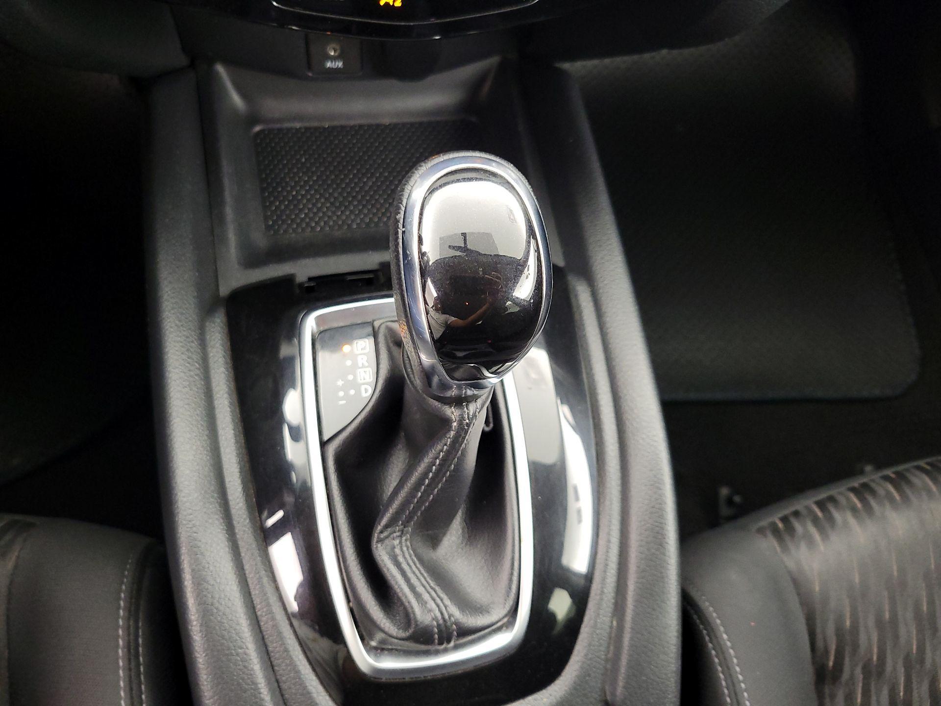 Thumbnail: 2017 Nissan Rogue - 17
