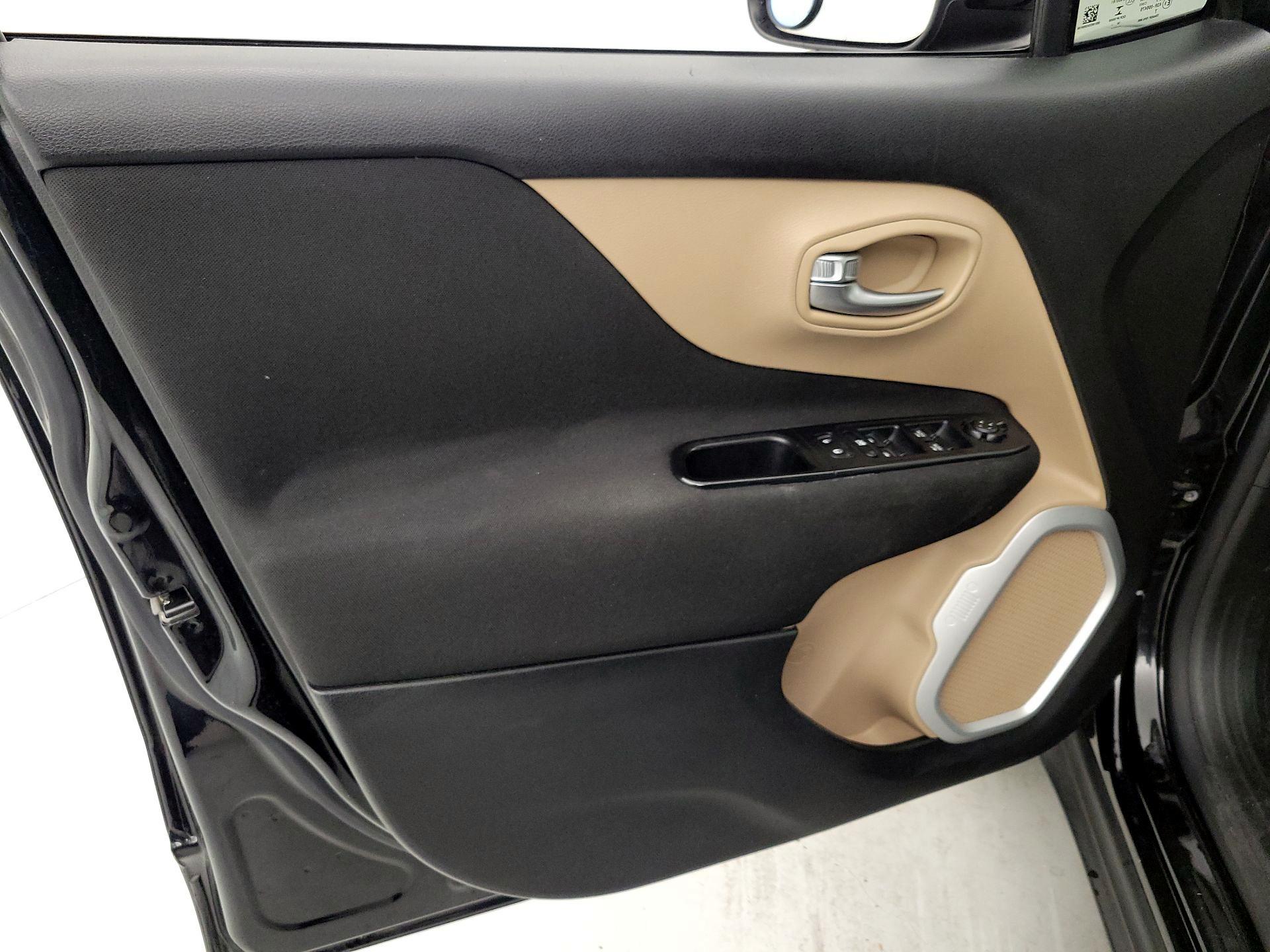 Thumbnail: 2015 Jeep Renegade - 12