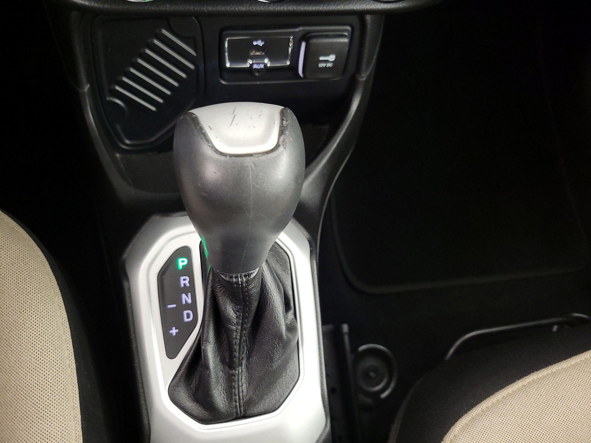 Thumbnail: 2015 Jeep Renegade - 18