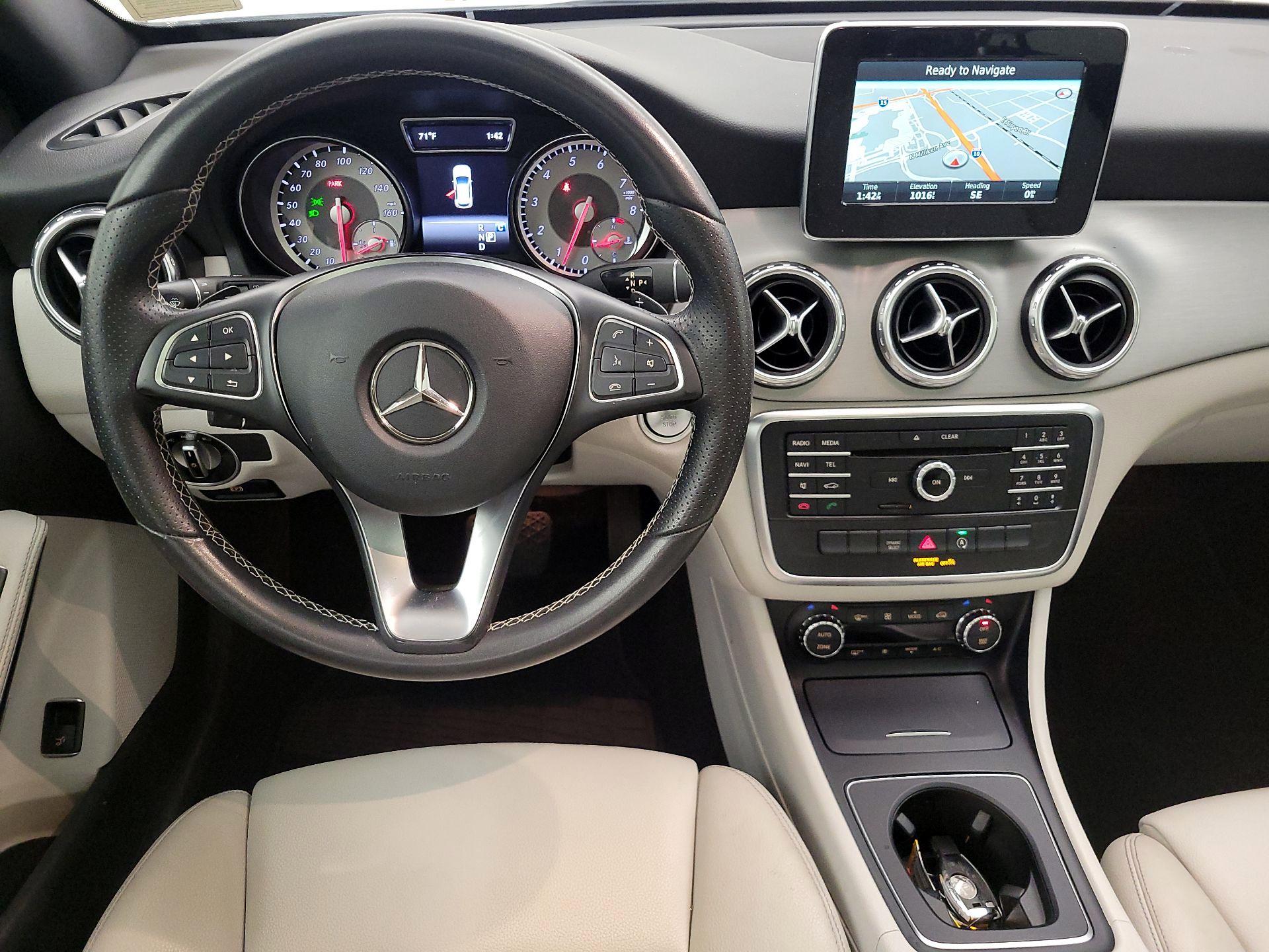 Thumbnail: 2017 Mercedes-Benz GLA - 10