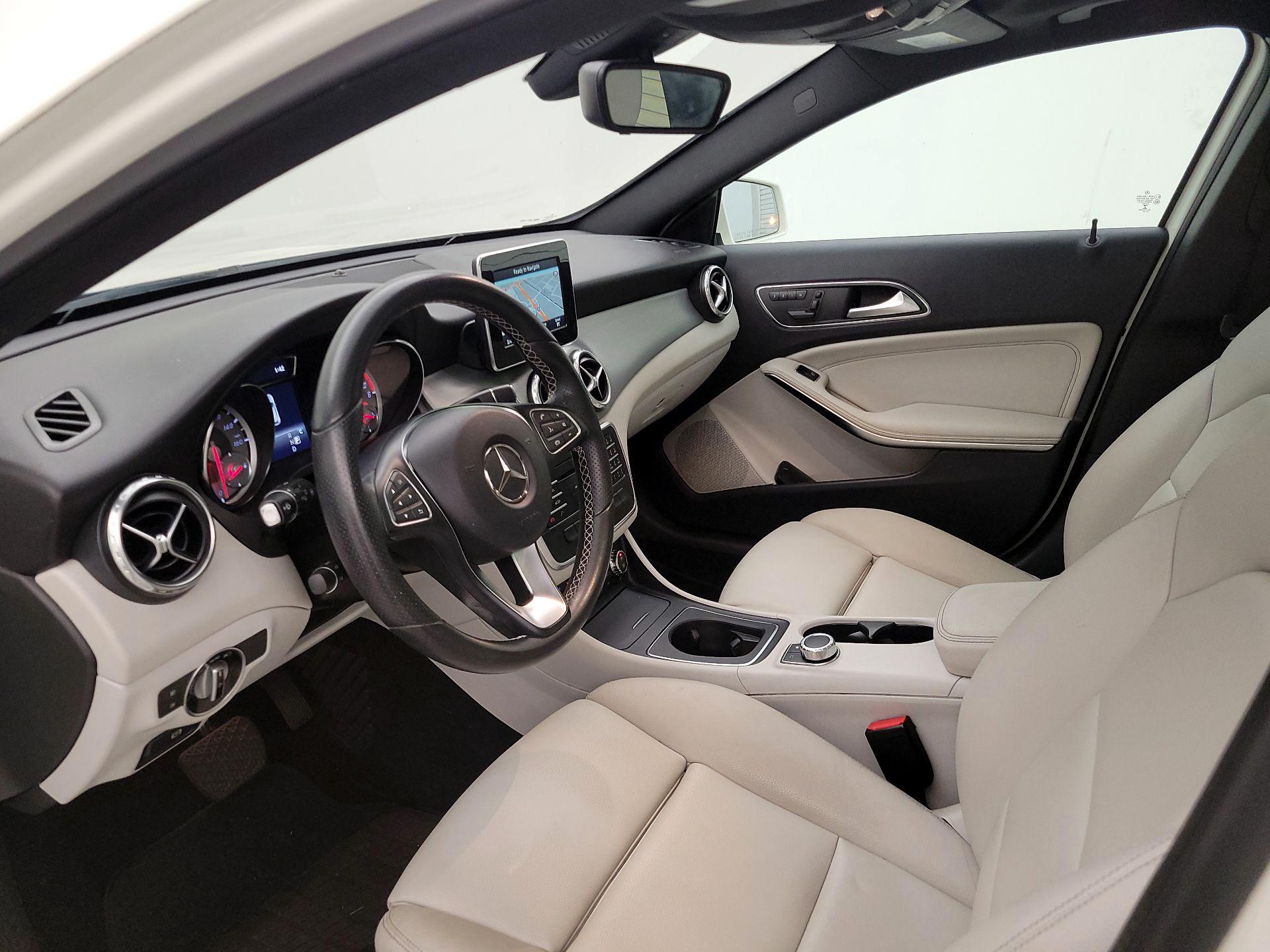 Thumbnail: 2017 Mercedes-Benz GLA - 11