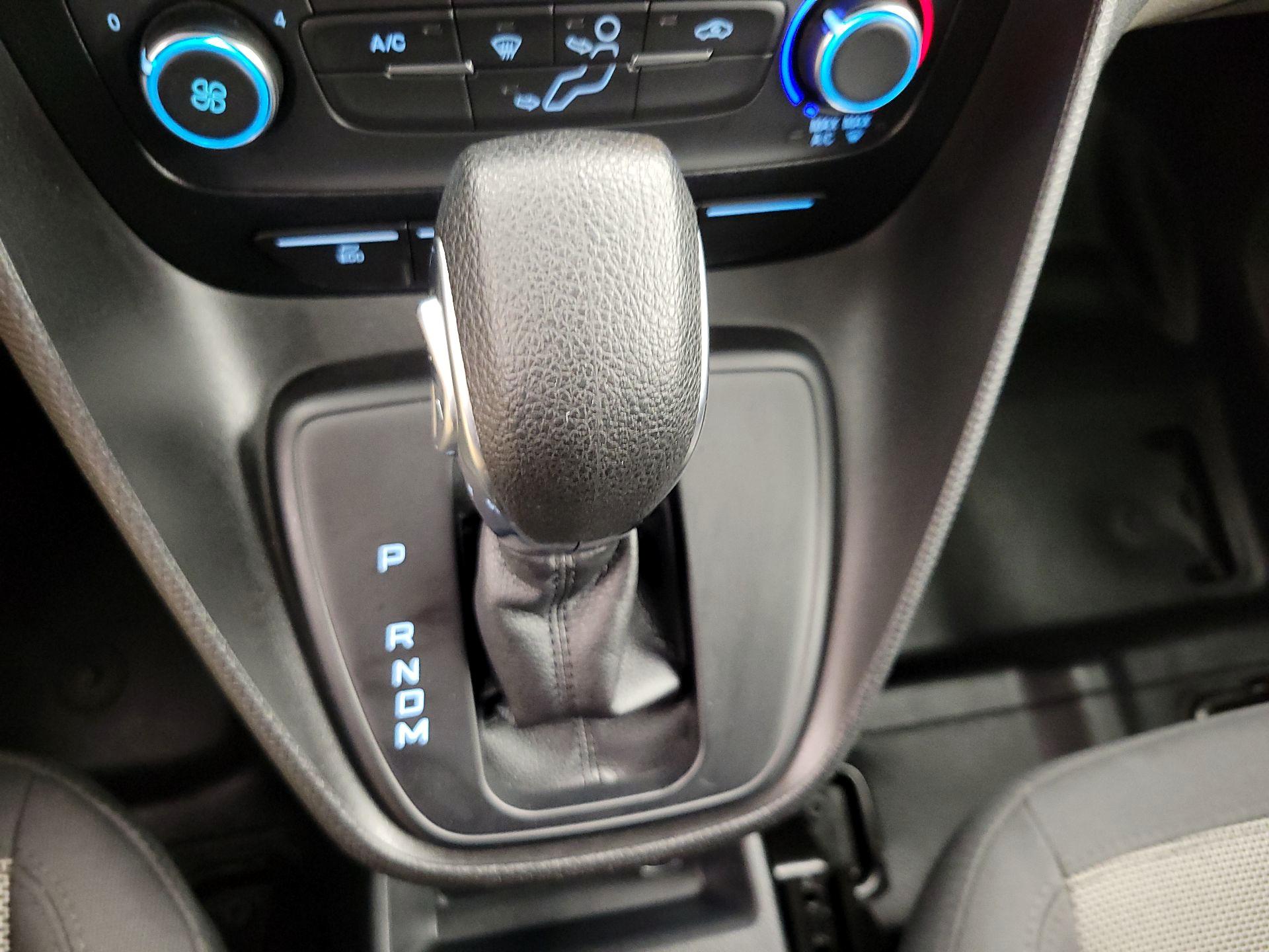 Thumbnail: 2019 Ford Transit Series - 17