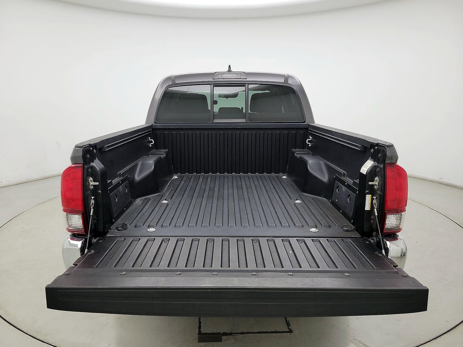 Thumbnail: 2018 Toyota Tacoma - 20