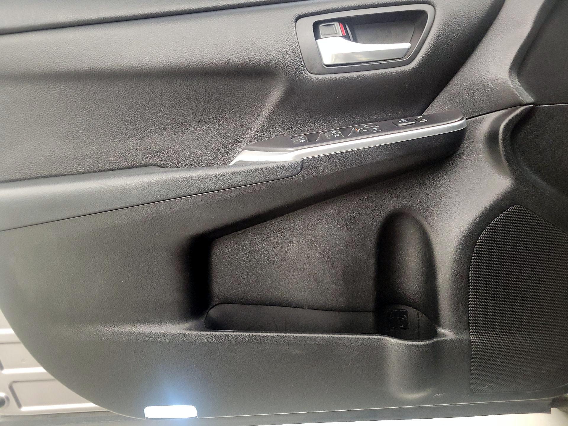 Thumbnail: 2016 Toyota Camry - 12