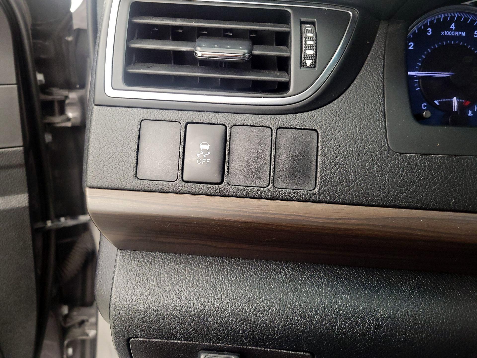 Thumbnail: 2016 Toyota Camry - 13