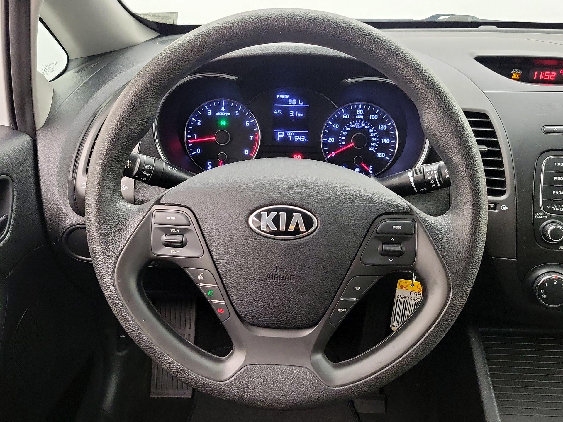 Thumbnail: 2016 Kia Forte - 10