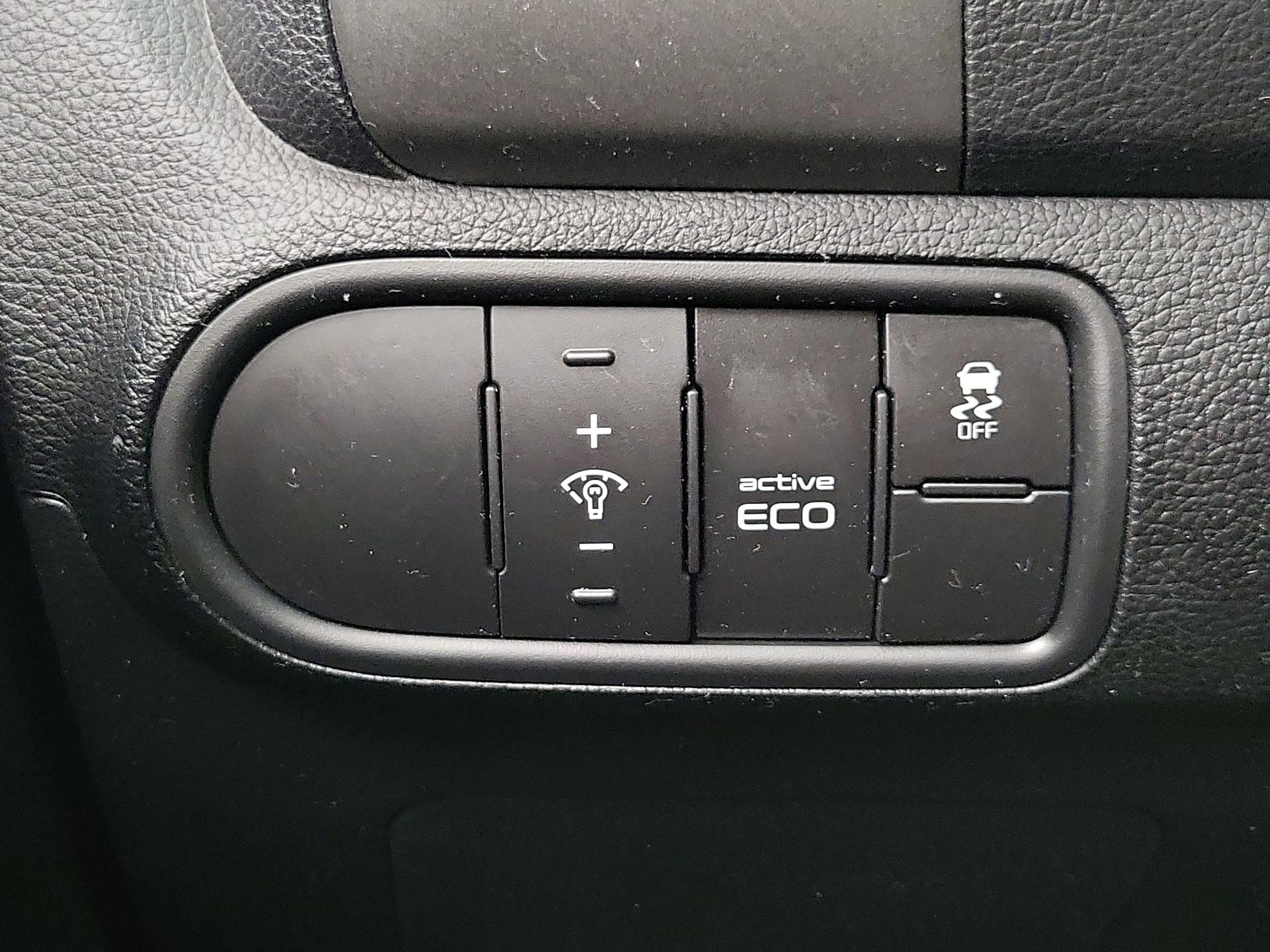 Thumbnail: 2016 Kia Forte - 13