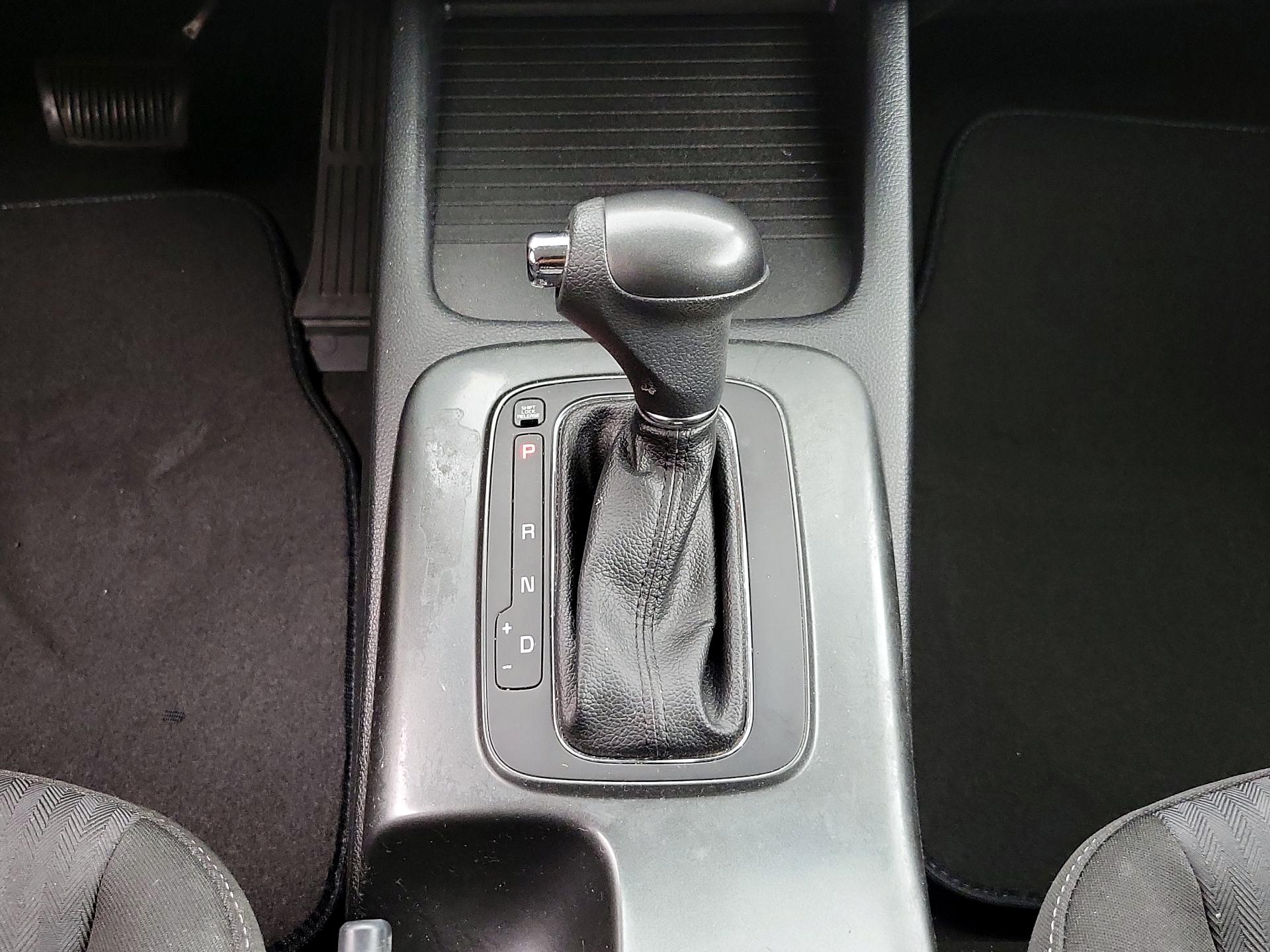 Thumbnail: 2016 Kia Forte - 16