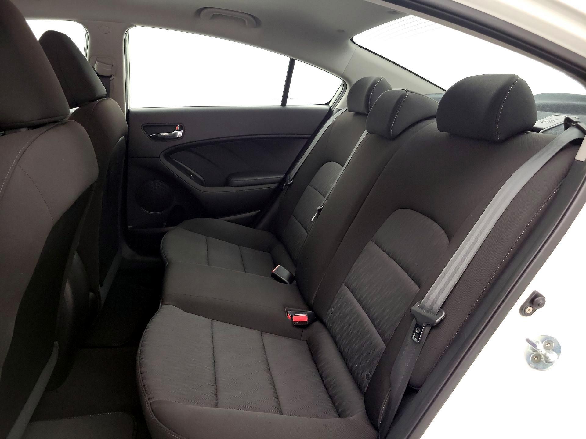 Thumbnail: 2016 Kia Forte - 18
