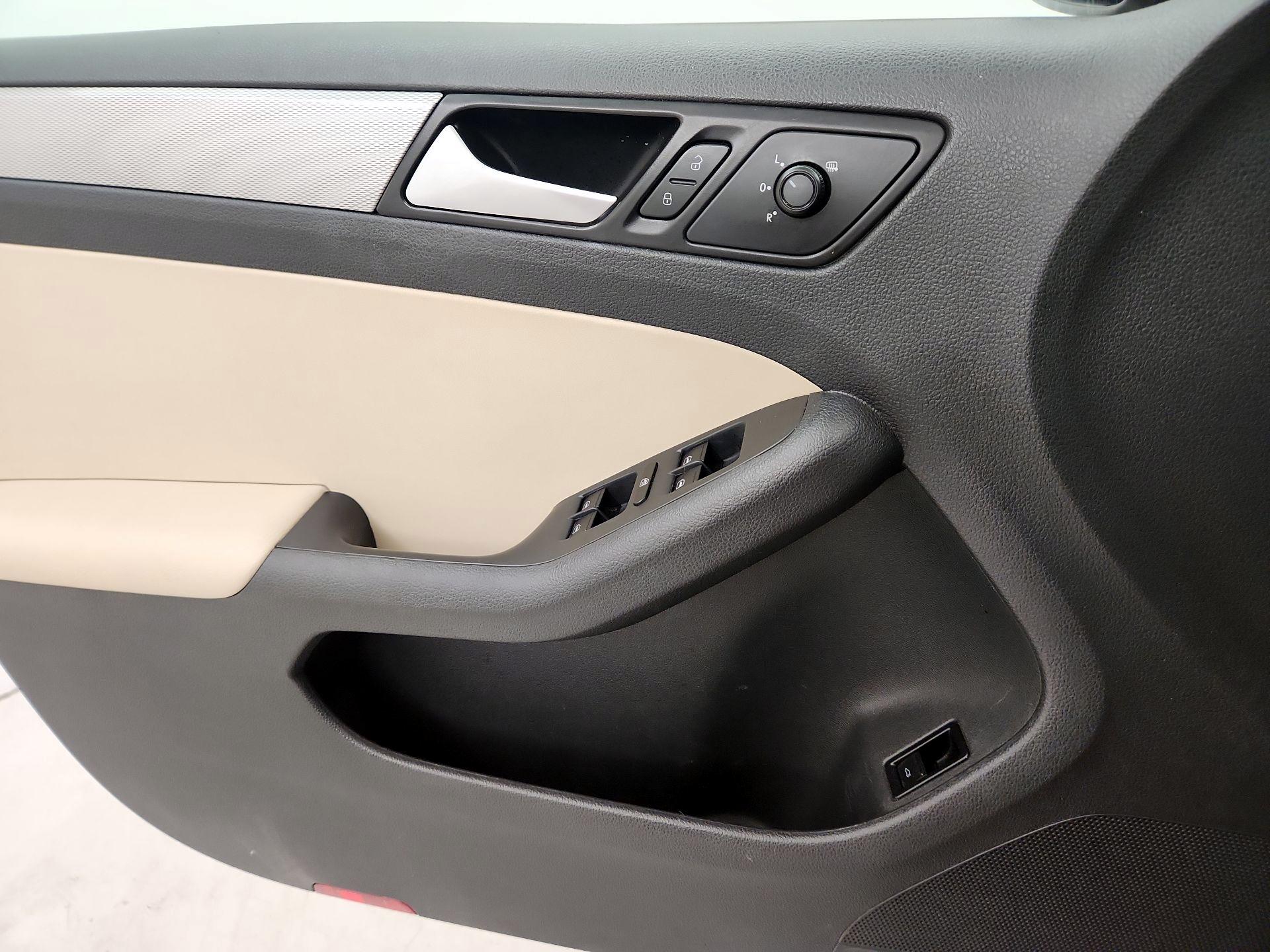 Thumbnail: 2018 Volkswagen Jetta - 12
