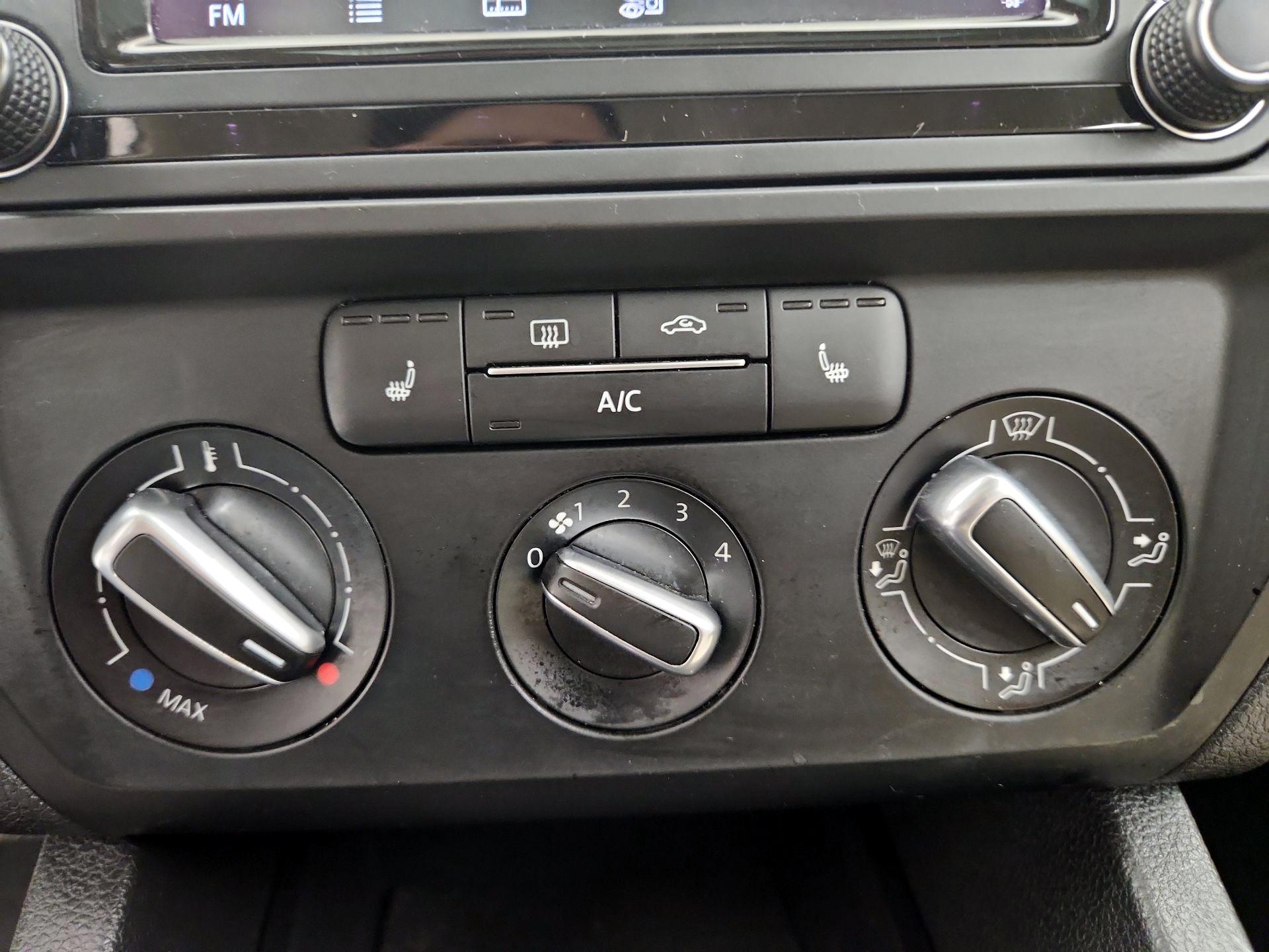 Thumbnail: 2018 Volkswagen Jetta - 16
