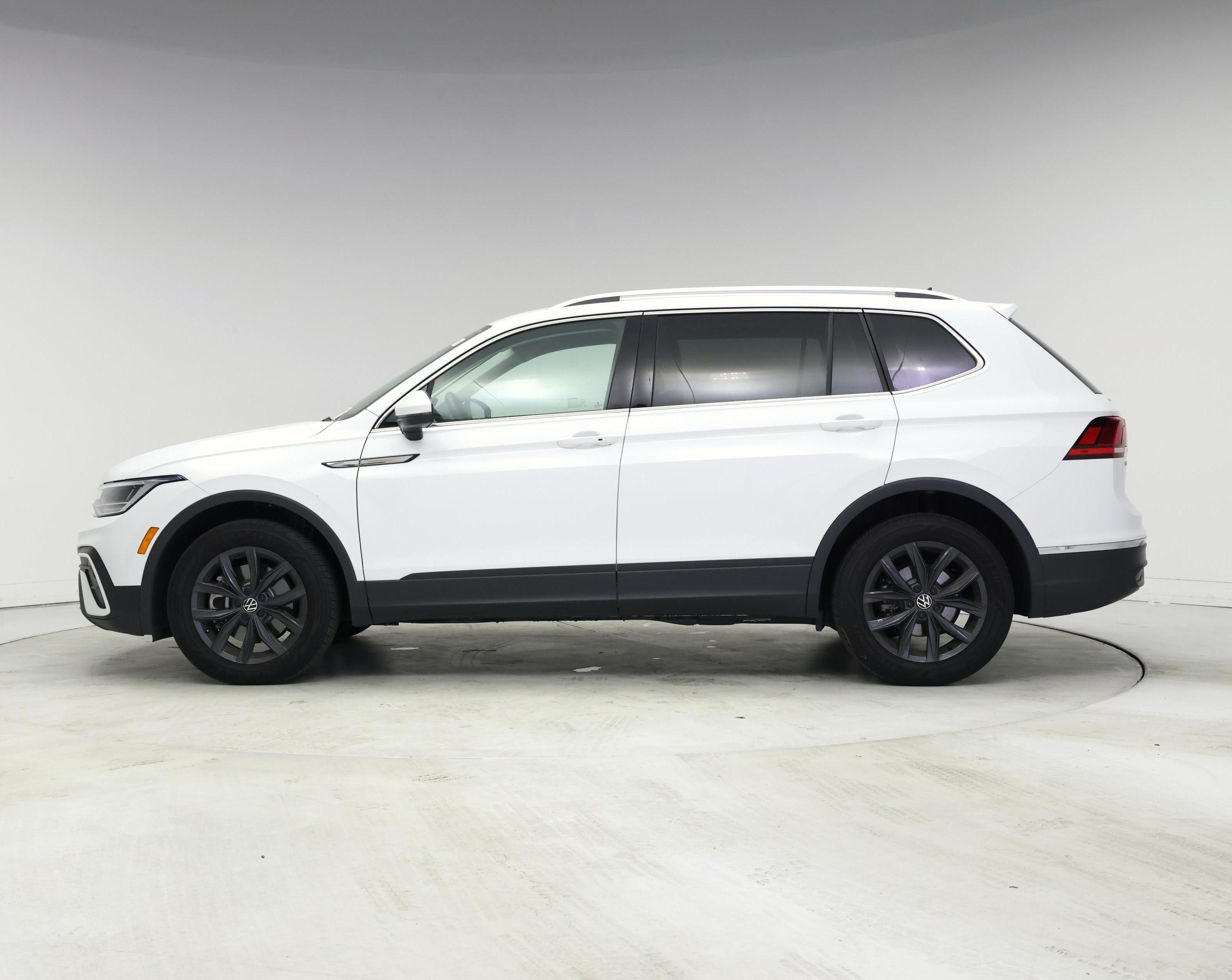 Thumbnail: 2024 Volkswagen Tiguan - 3