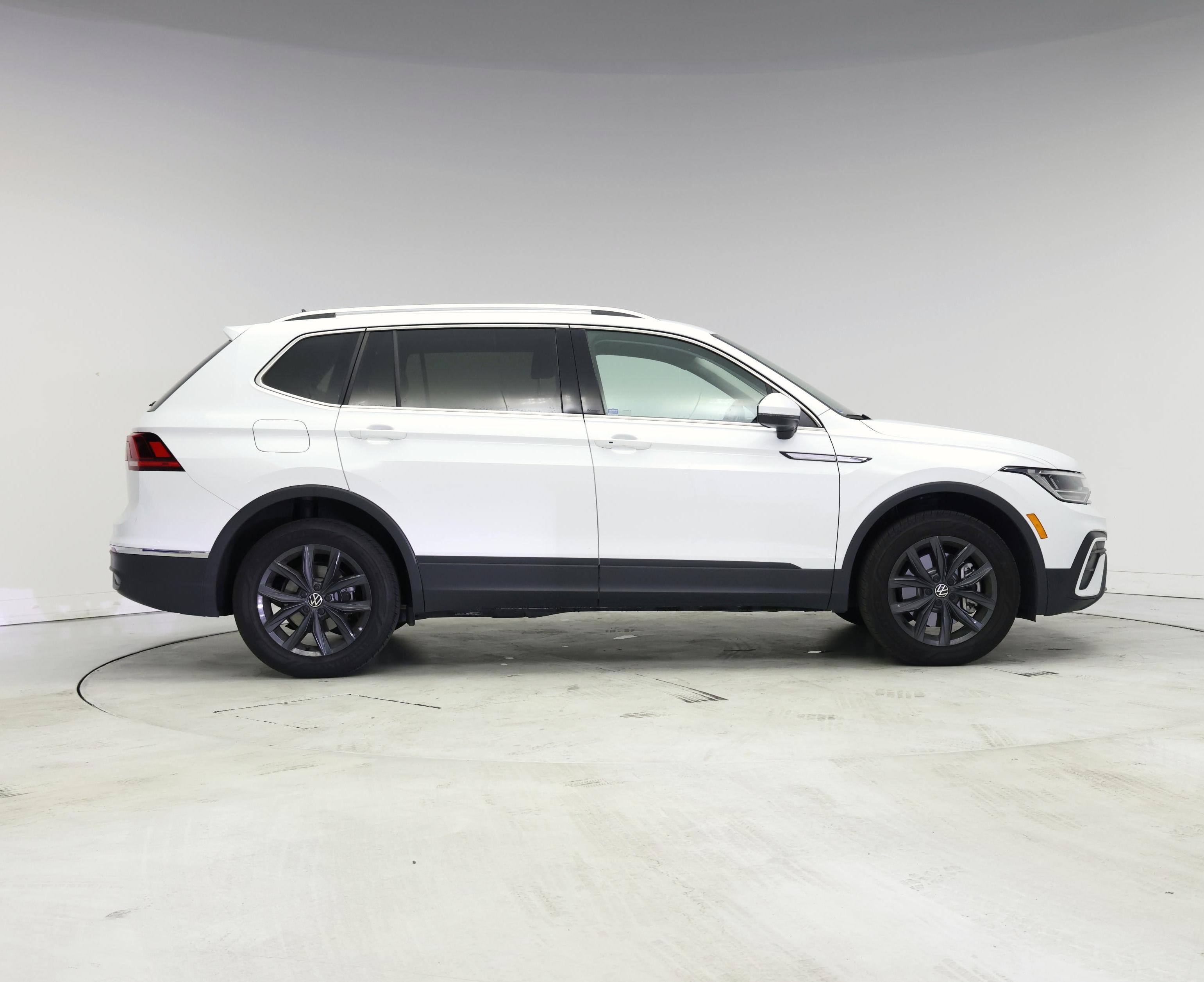Thumbnail: 2024 Volkswagen Tiguan - 7
