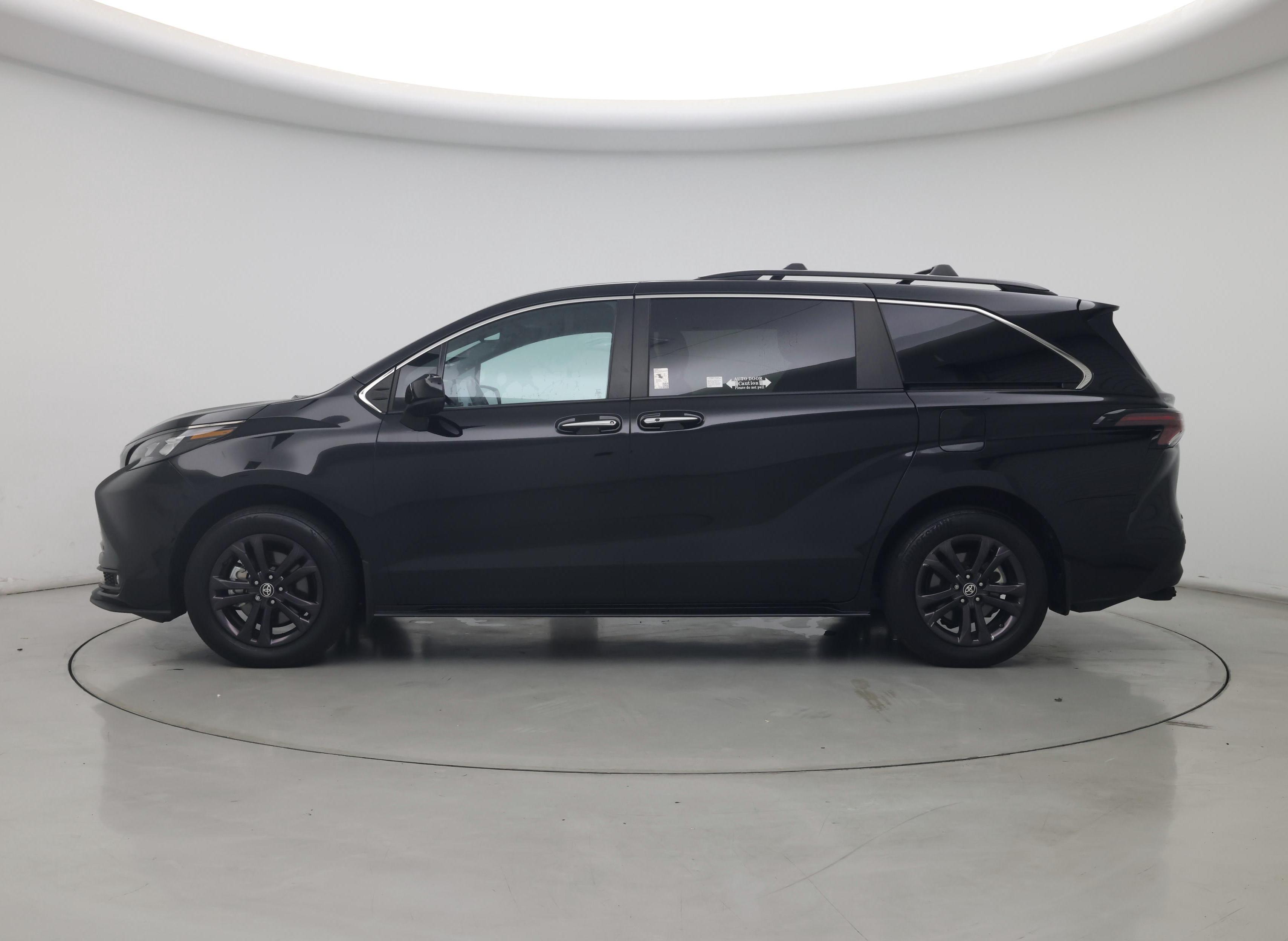 Thumbnail: 2024 Toyota Sienna - 3
