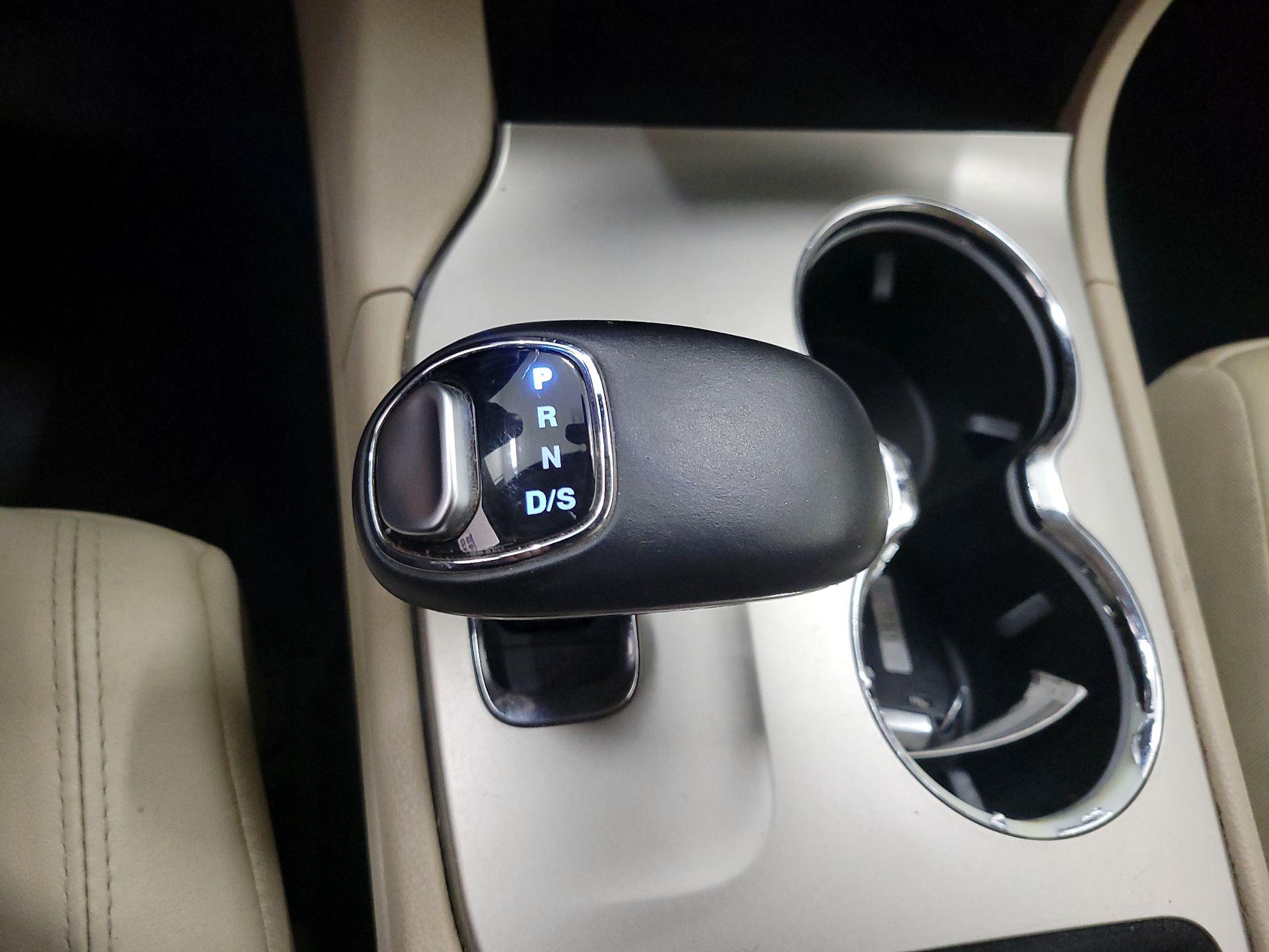 Thumbnail: 2014 Jeep Grand Cherokee - 17