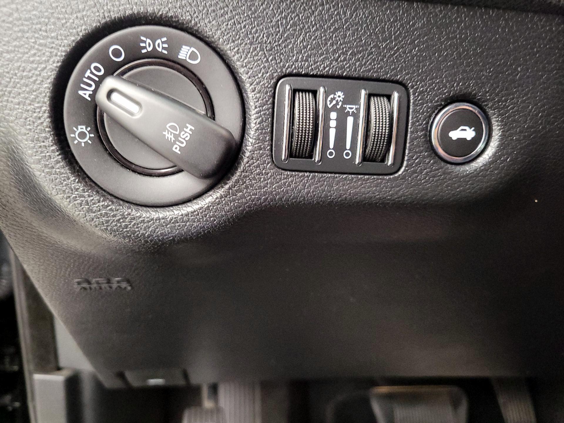 Thumbnail: 2016 Dodge Charger - 13