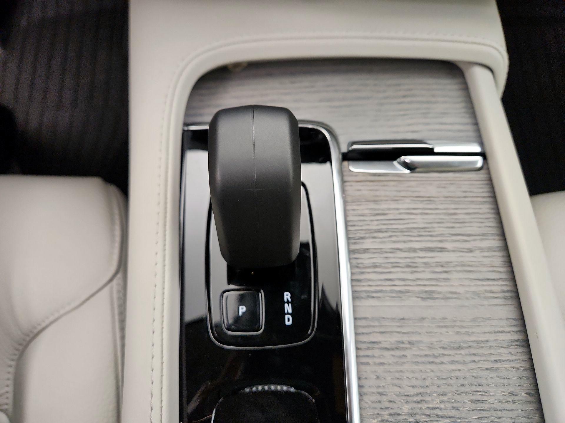 Thumbnail: 2025 Volvo XC90 - 18