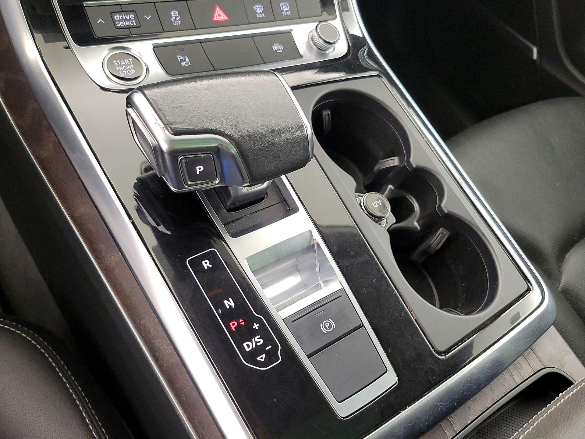 Thumbnail: 2022 Audi Q8 - 18