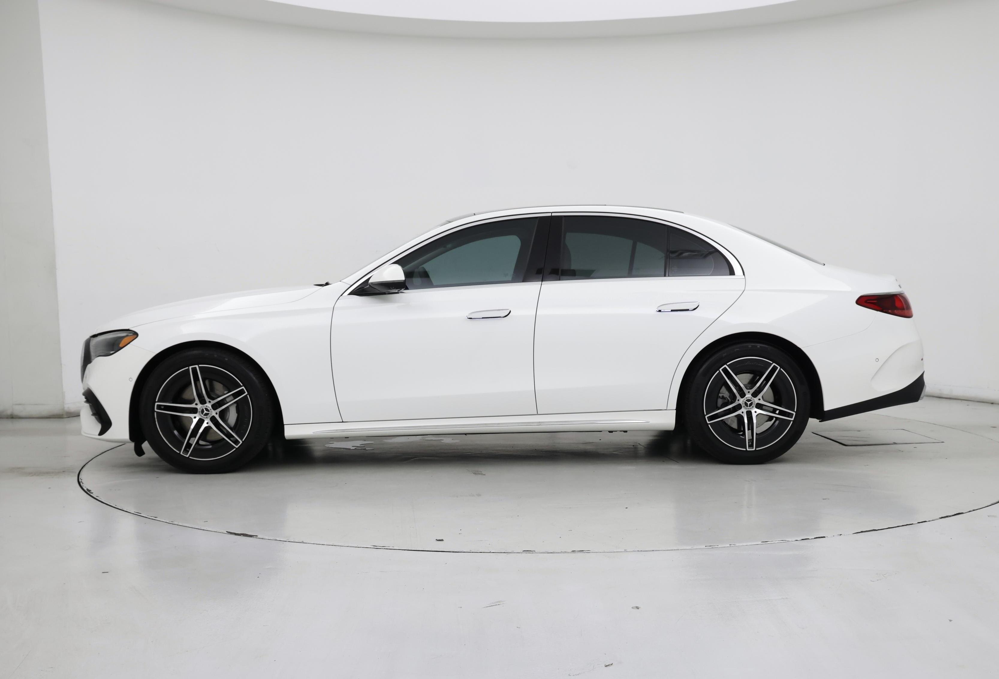 Thumbnail: 2024 Mercedes-Benz E-Class - 3