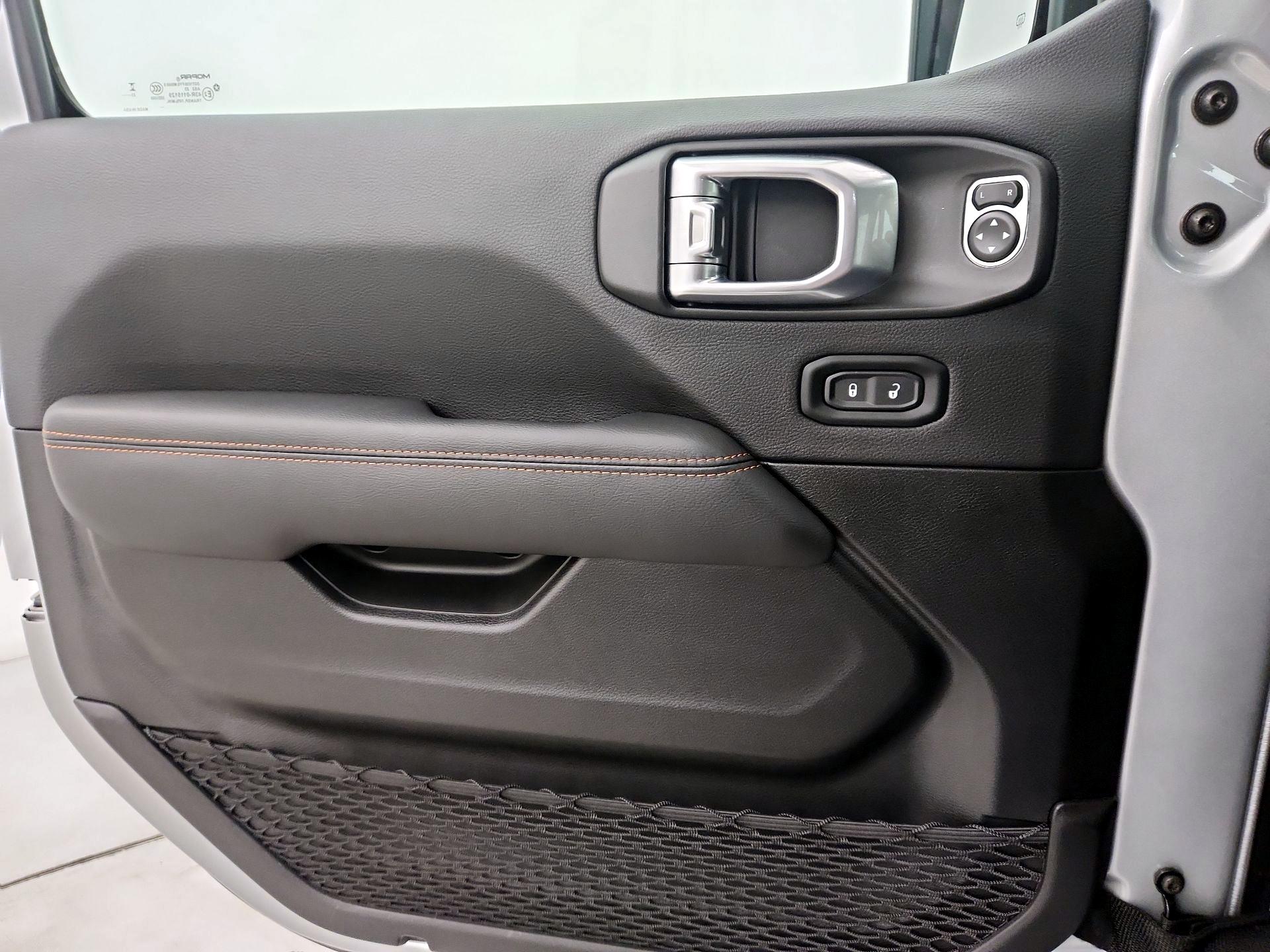 Thumbnail: 2023 Jeep Gladiator - 12