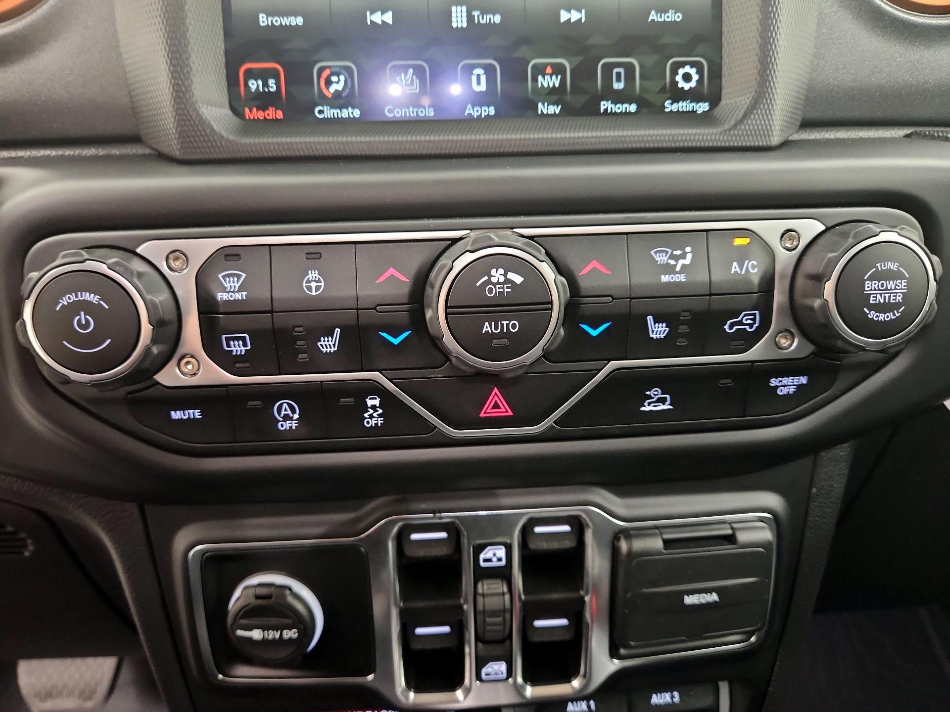 Thumbnail: 2023 Jeep Gladiator - 17