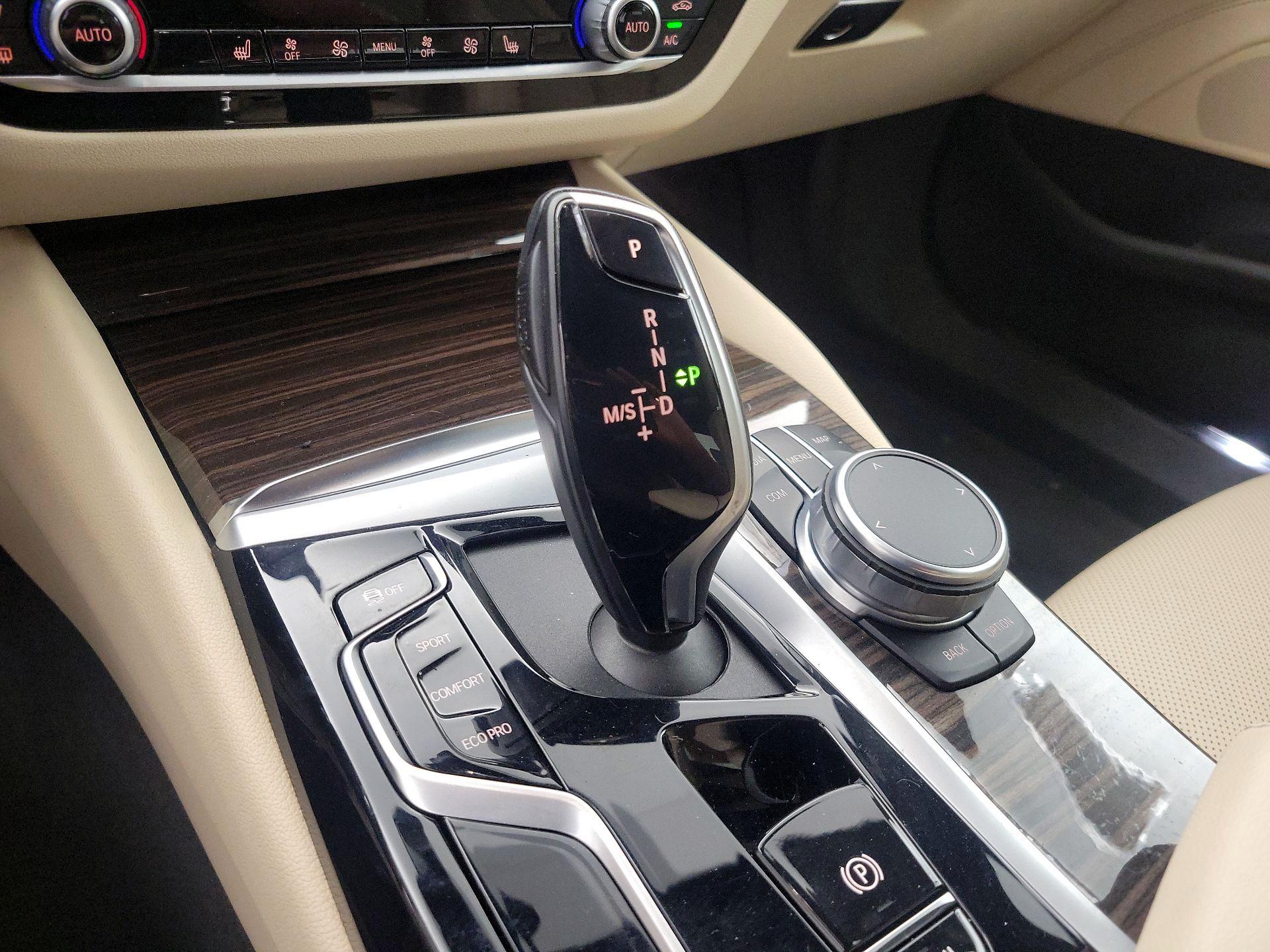 Thumbnail: 2022 BMW 5 Series - 18